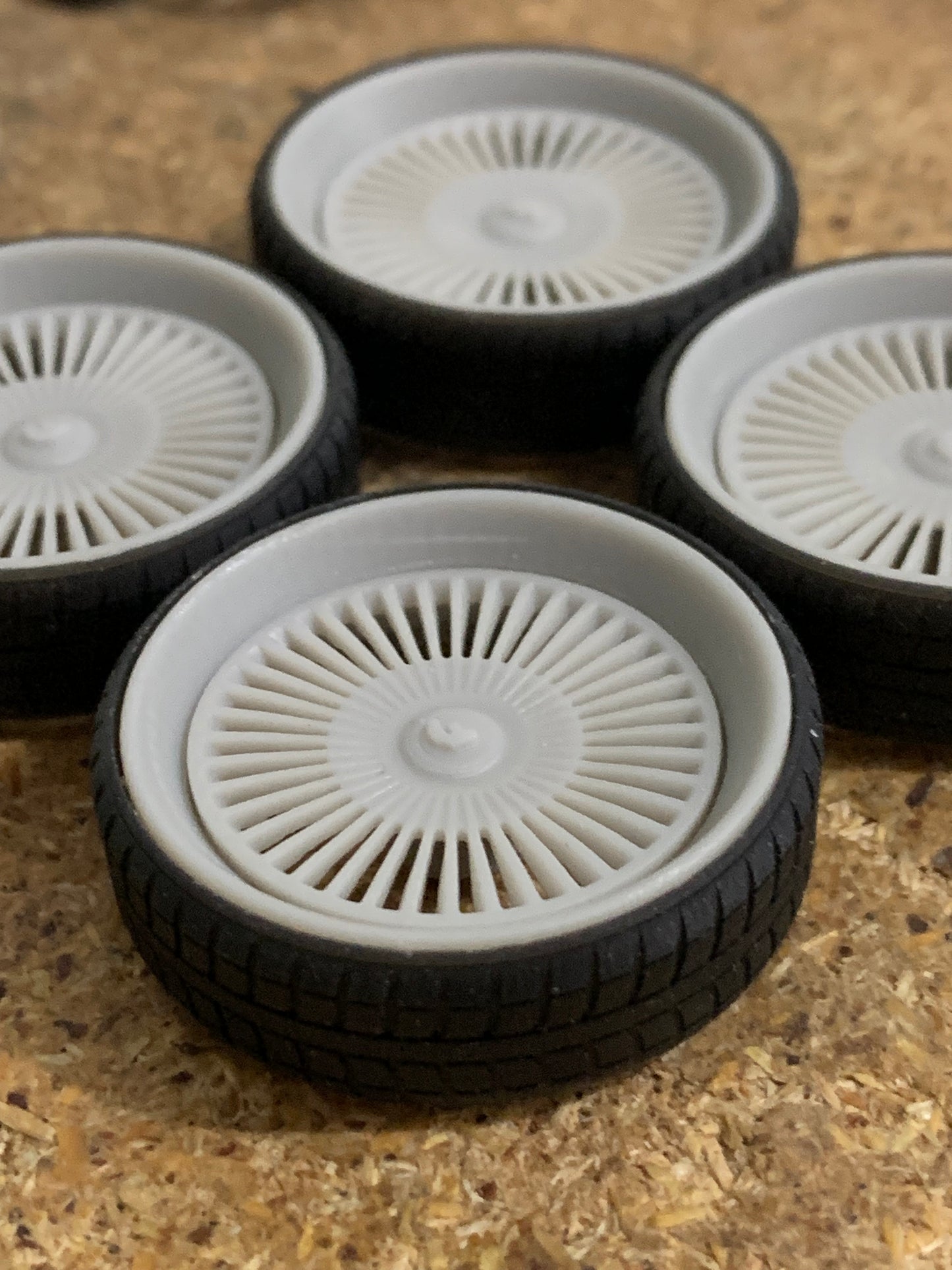 1/25 Scale - FORGI TRIMESTRE Slant Lip in 28"-30" Donks, G-Body, Caprice, Impala, Big Rims