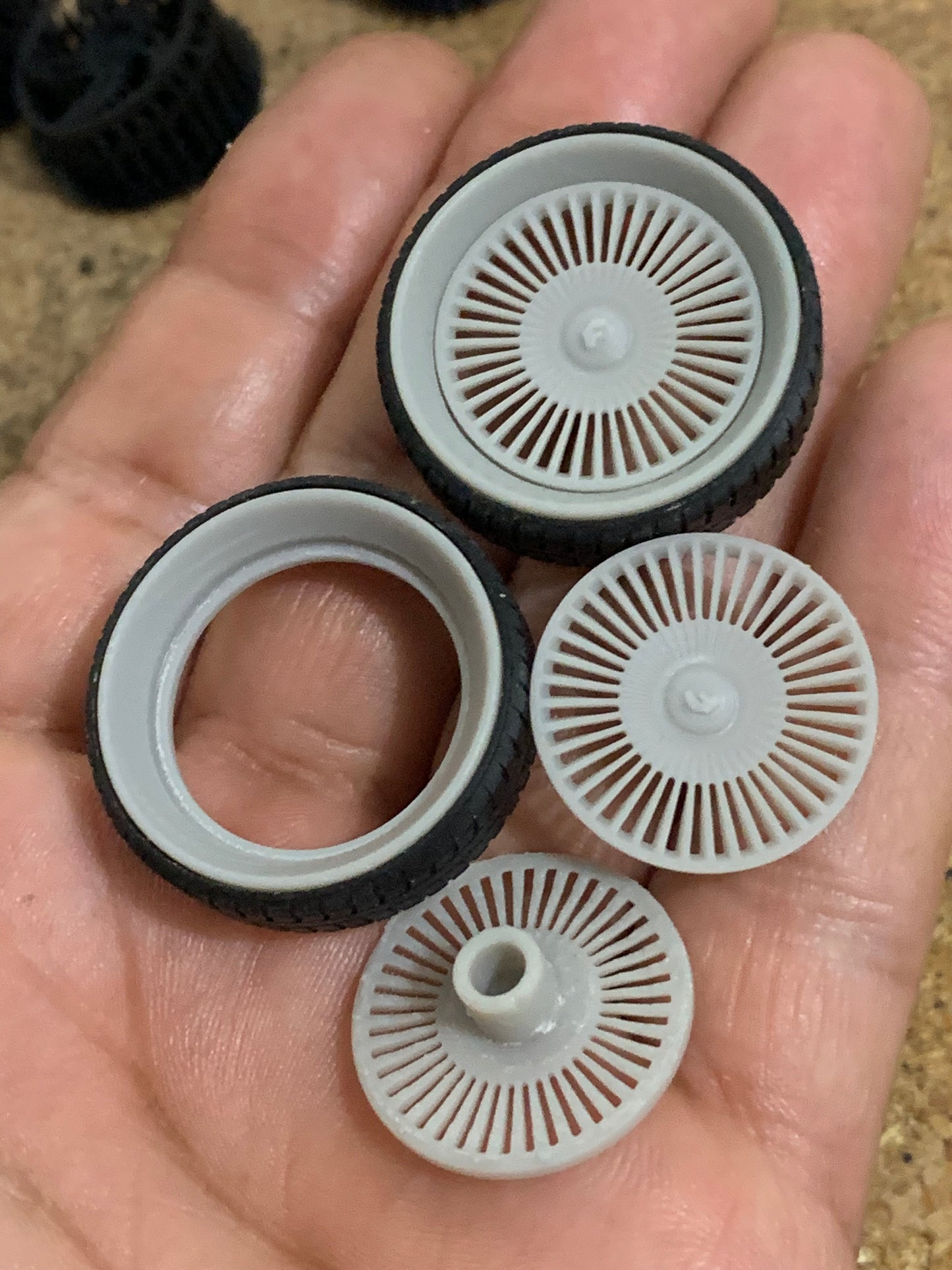 1/25 Scale - FORGI TRIMESTRE Slant Lip in 28"-30" Donks, G-Body, Caprice, Impala, Big Rims