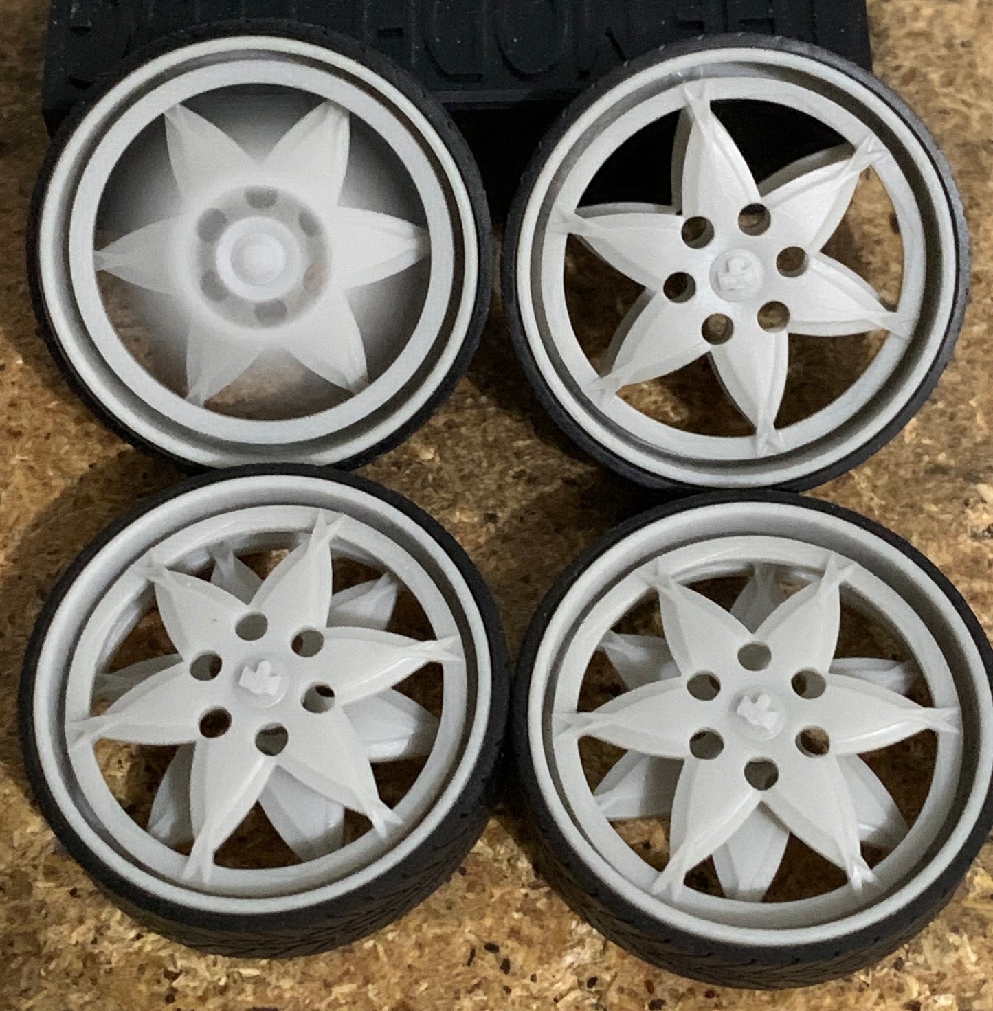 1/25 Scale - TMP Custom Spinner w/ DUB cap - in 28"-30" Donk, Big Rims, Box Chevy, G-Body