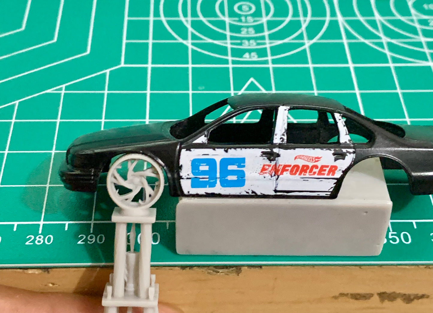 1/25 Scale - 6ft Best of Show Trophy (T2)
