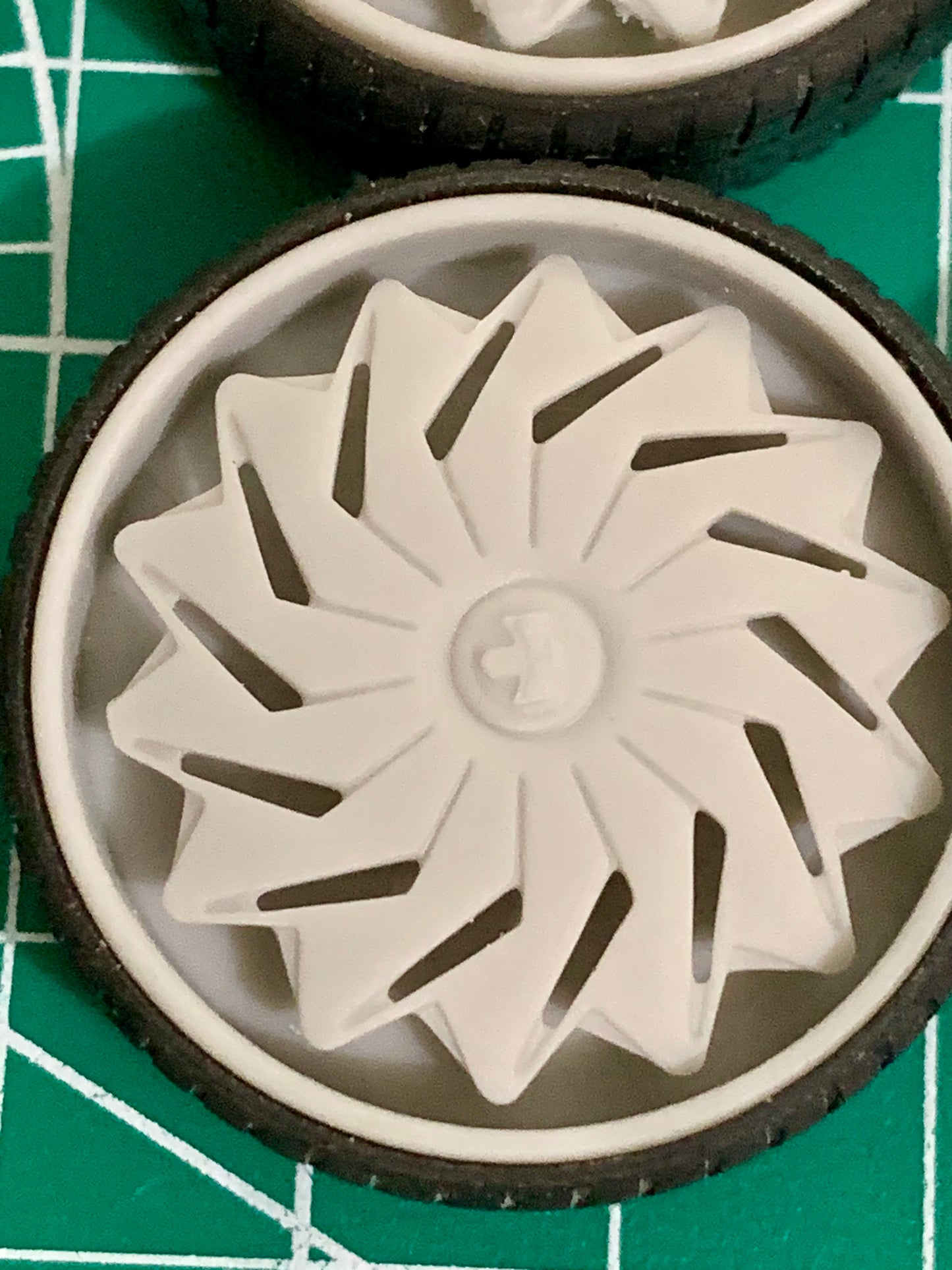 1/25 Scale - DUB BLANG Spinner in 28"-30" Donk, Big Rims, Box Chevy, G-Body
