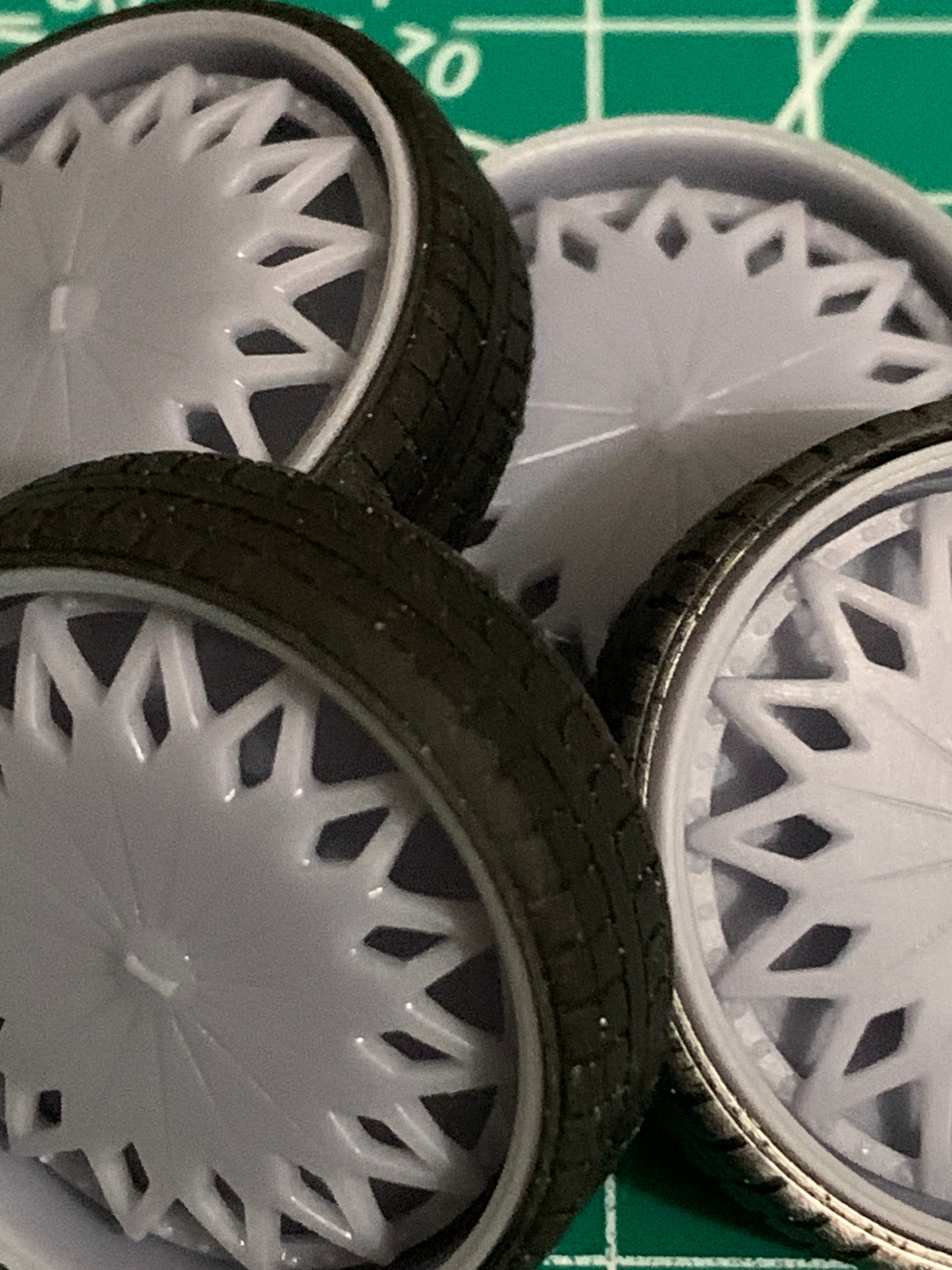 1/25 Scale - DUB JOKER SPINNER - in 28"-36" Donk, Big Rims, Box Chevy, G-Body, Trucks, SUV's