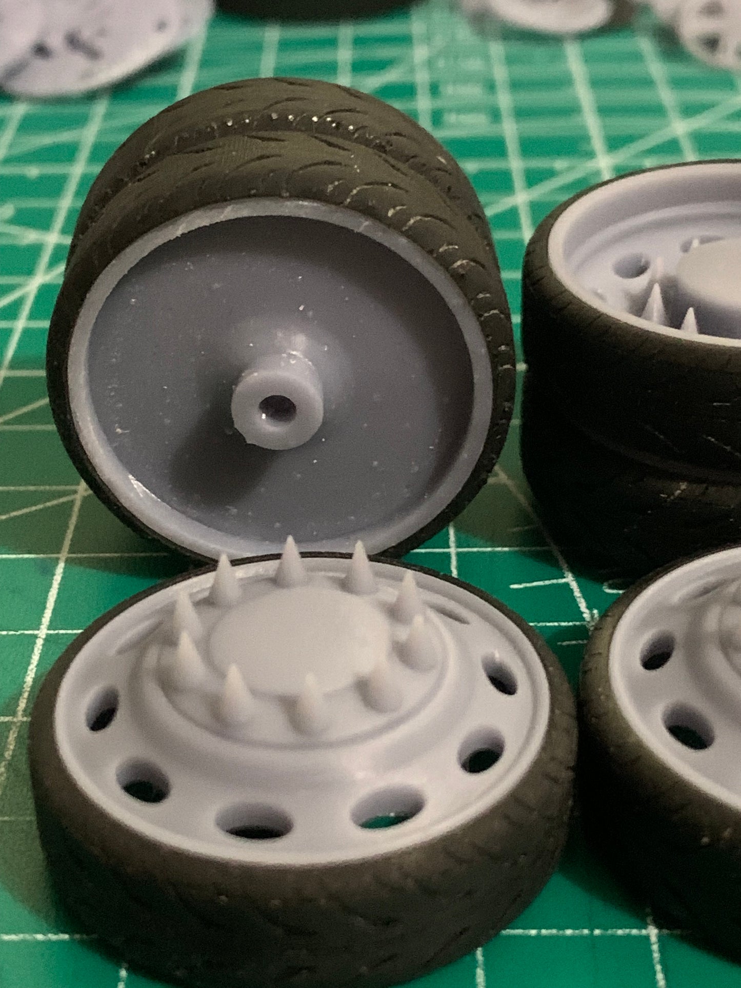 1/25 Scale - PETERBILT STYLE DUALLY in 26"-32" Dually Truck Rims