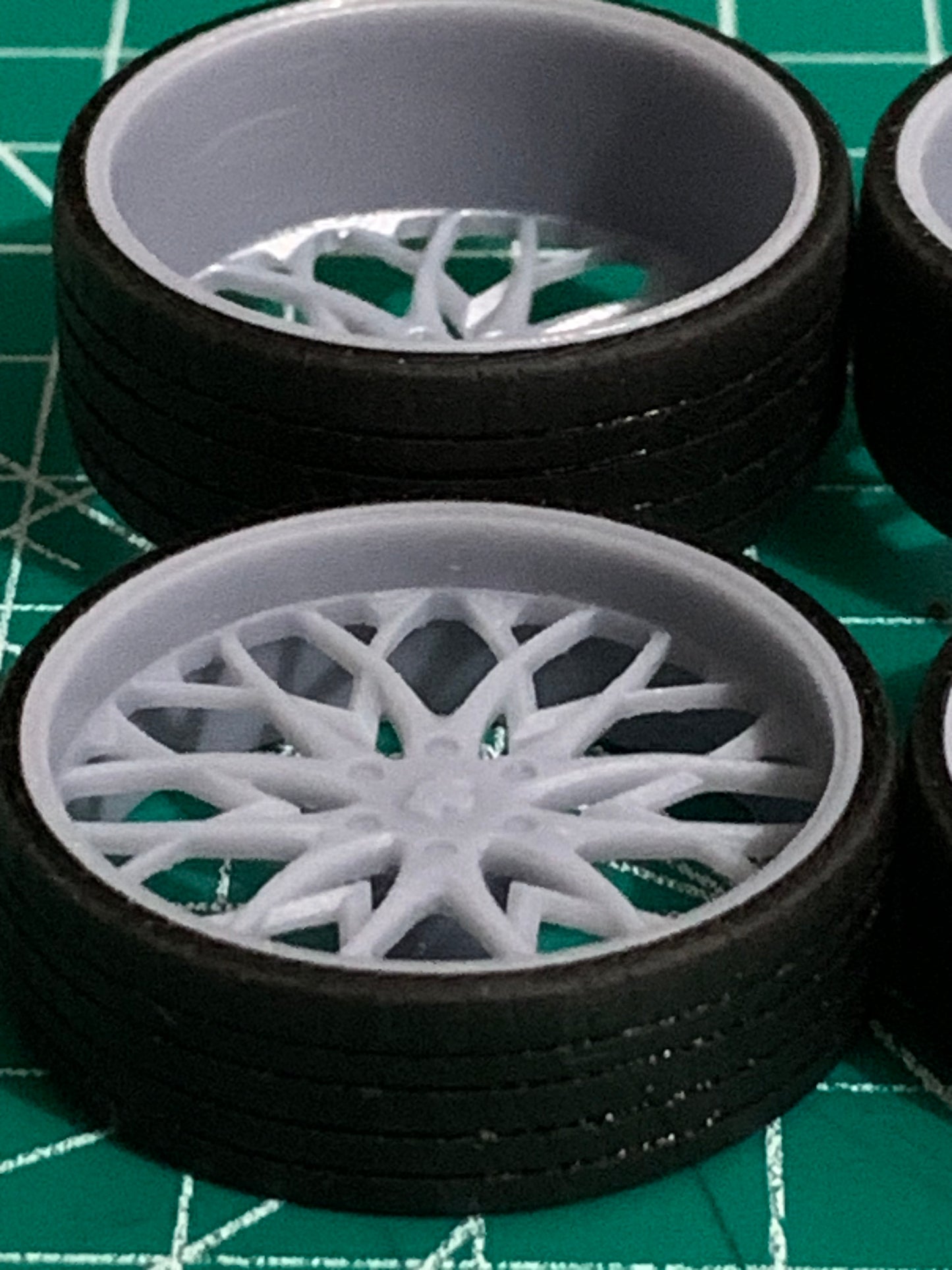 1/25 Scale - DUB "OG" (6lug) - in 26"-36" - Truck, SUV