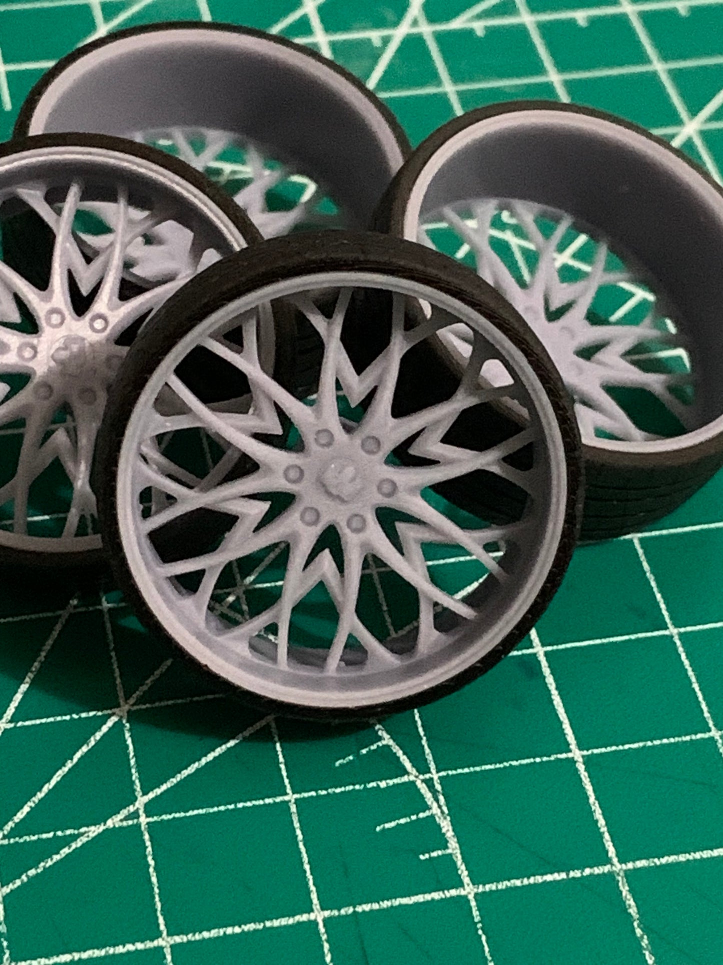 1/25 Scale - DUB "OG" (6lug) - in 26"-36" - Truck, SUV