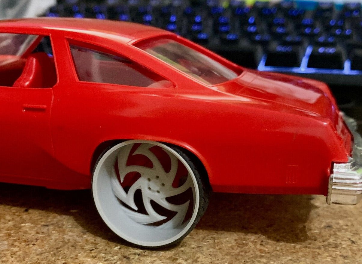 1/25 Scale - TMP D095 AMAN! CARITO in 26"-36" Donk, Big Rims, Box Chevy, G-Body