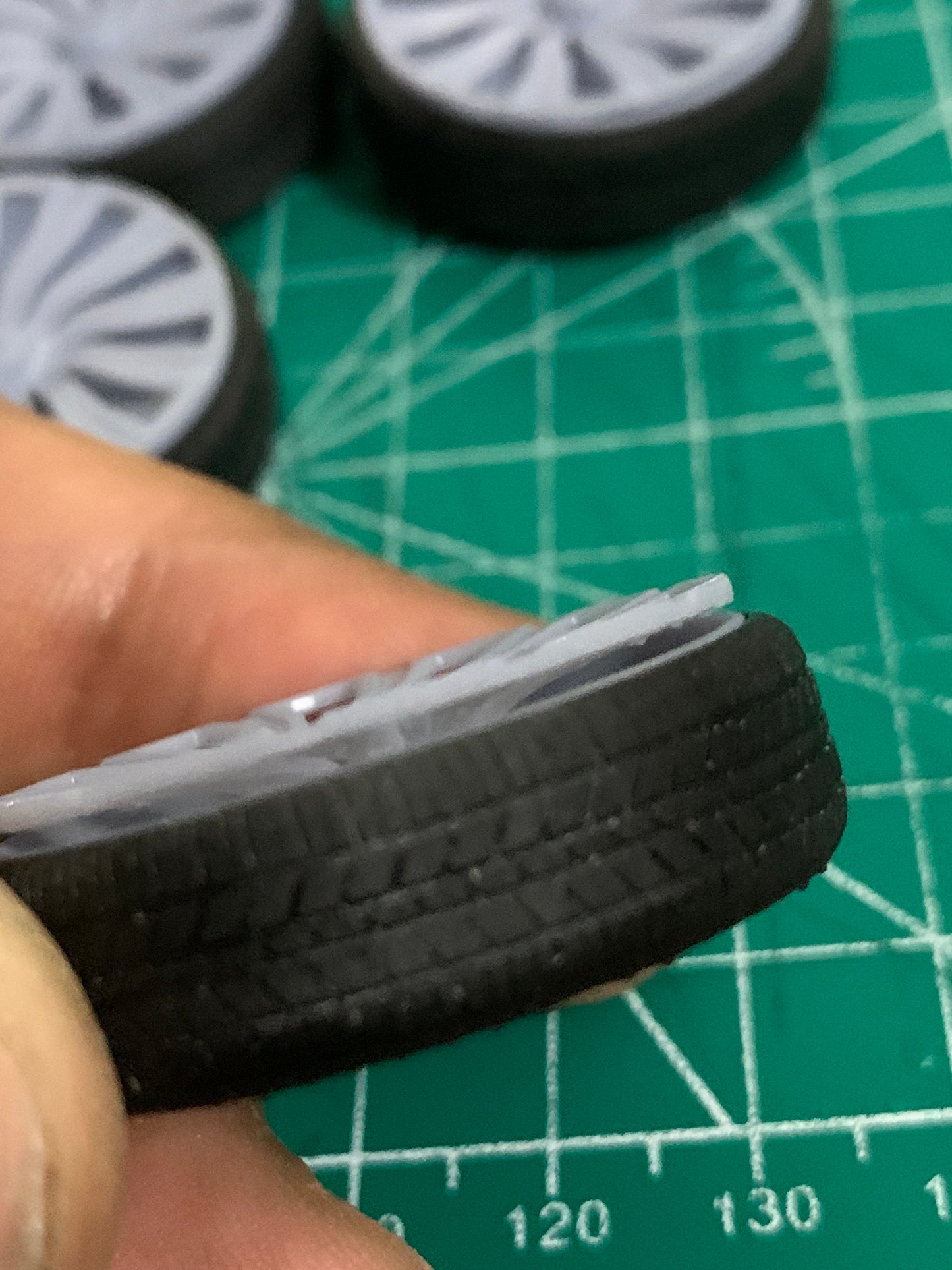 1/25 Scale - DUB "KUTZ" Floater - in 26"-36" Donk, Big Rims, Old Schools, Traditionals, SUV