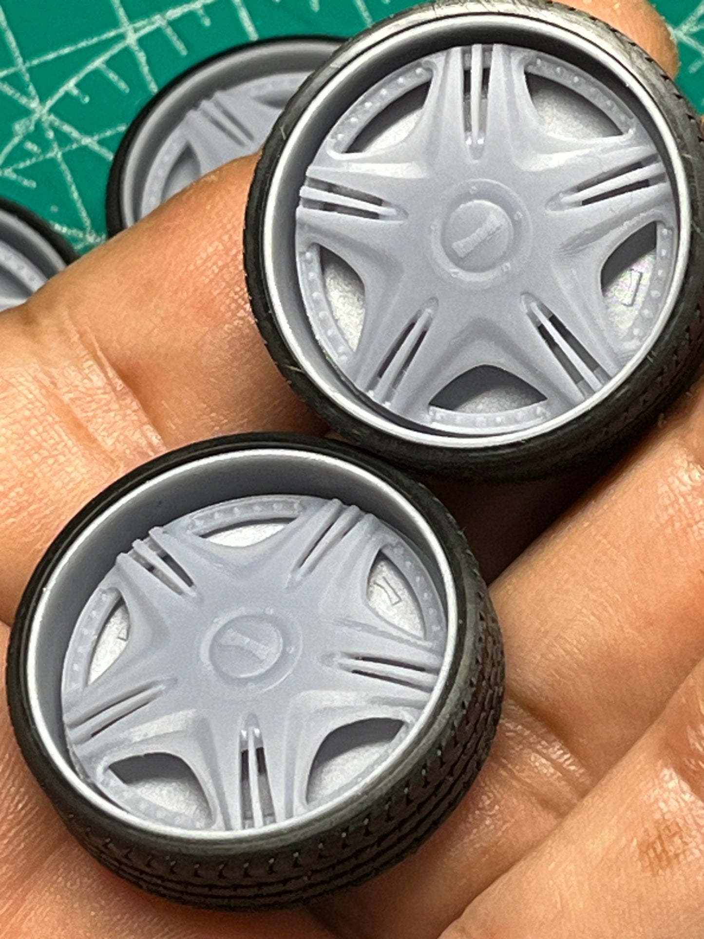 1/25 Scale - DUB "CREAM" Spinner - in 26"-36" Donk, Big Rims, Old Schools, Traditionals, SUV