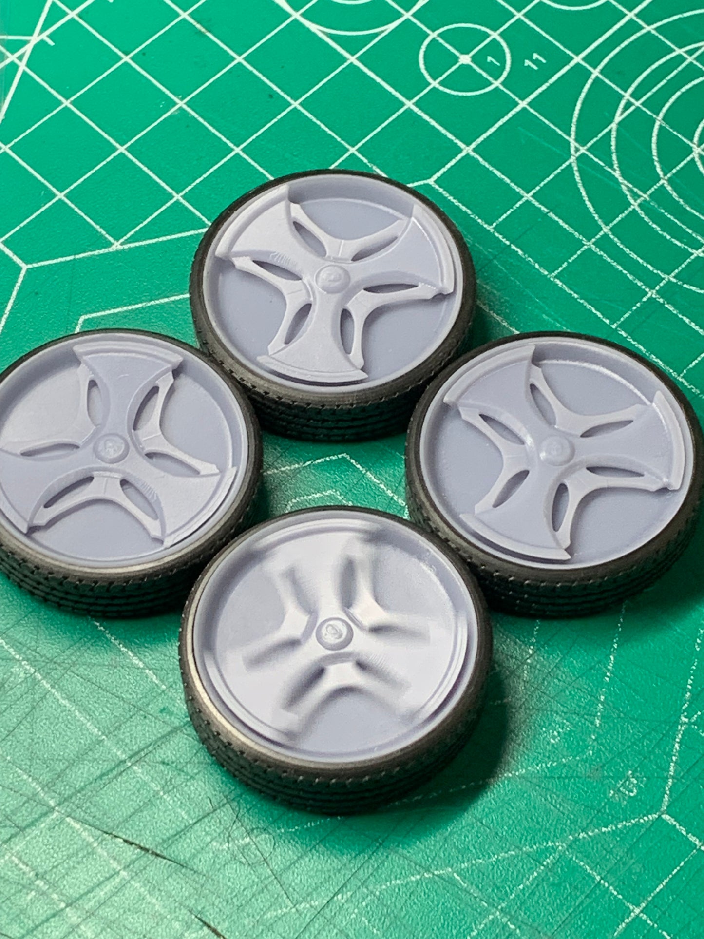1/25 Scale - DAVIN "BLAC TALON 3" Spinner - in 26"-36" Donk, Big Rims, Old Schools, Traditionals, SUV