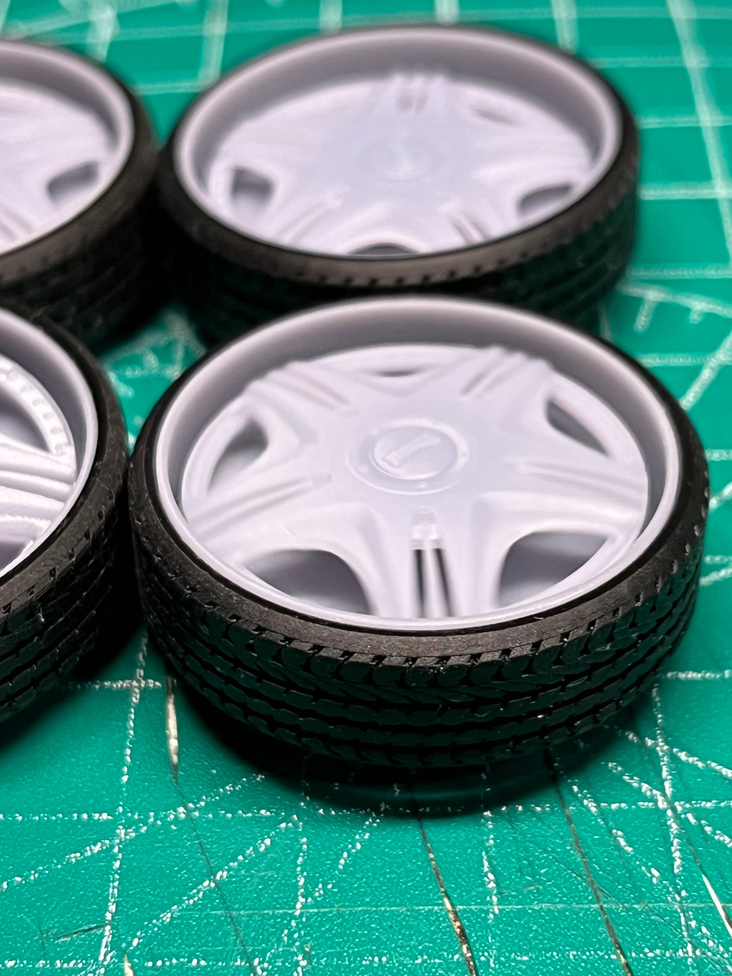 1/25 Scale - DUB "CREAM" Spinner - in 26"-36" Donk, Big Rims, Old Schools, Traditionals, SUV