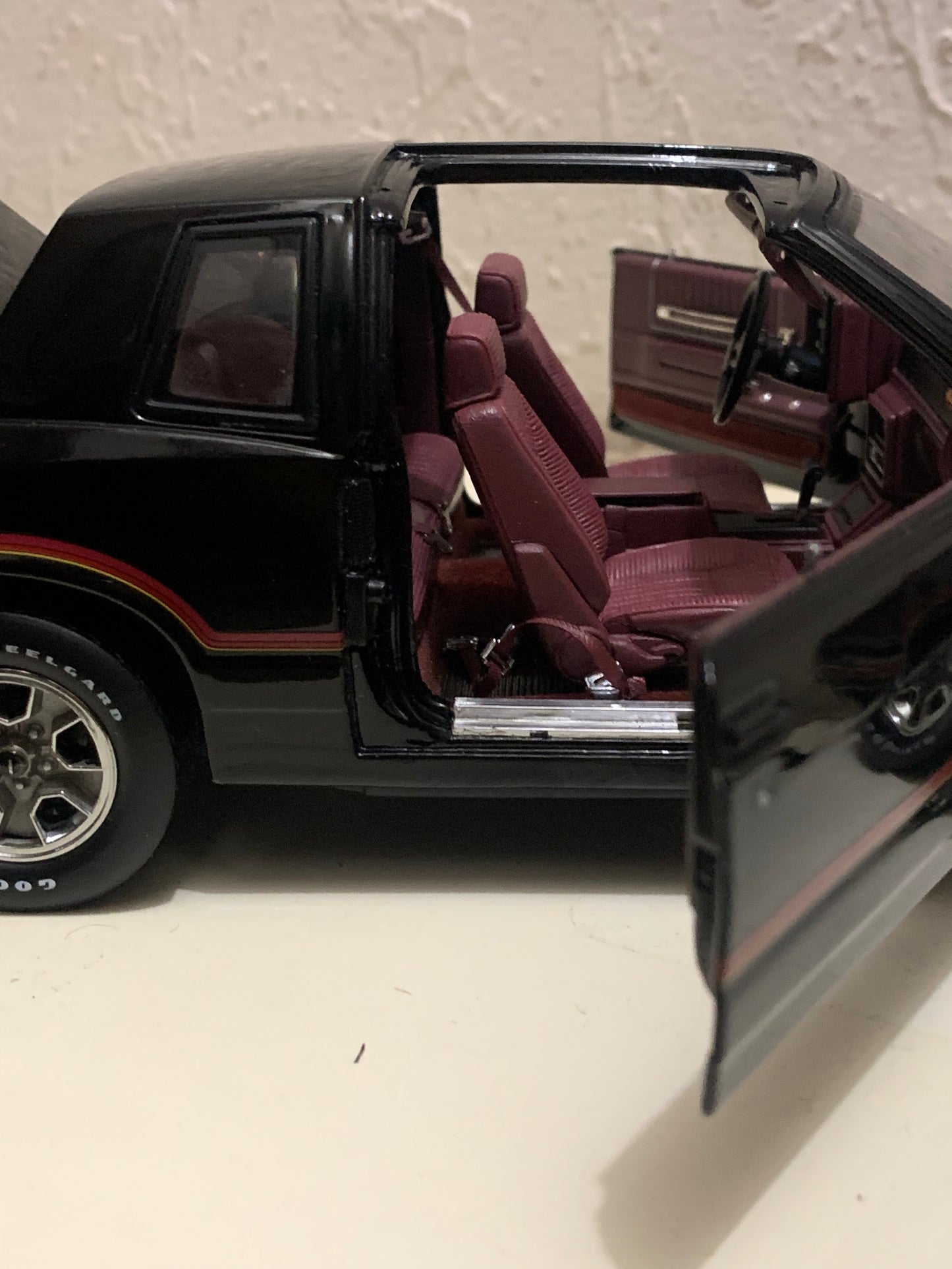 1/18 Scale American Muscle Authentics 1985 Chevy Monte Carlo SS T-Top Diecast Model