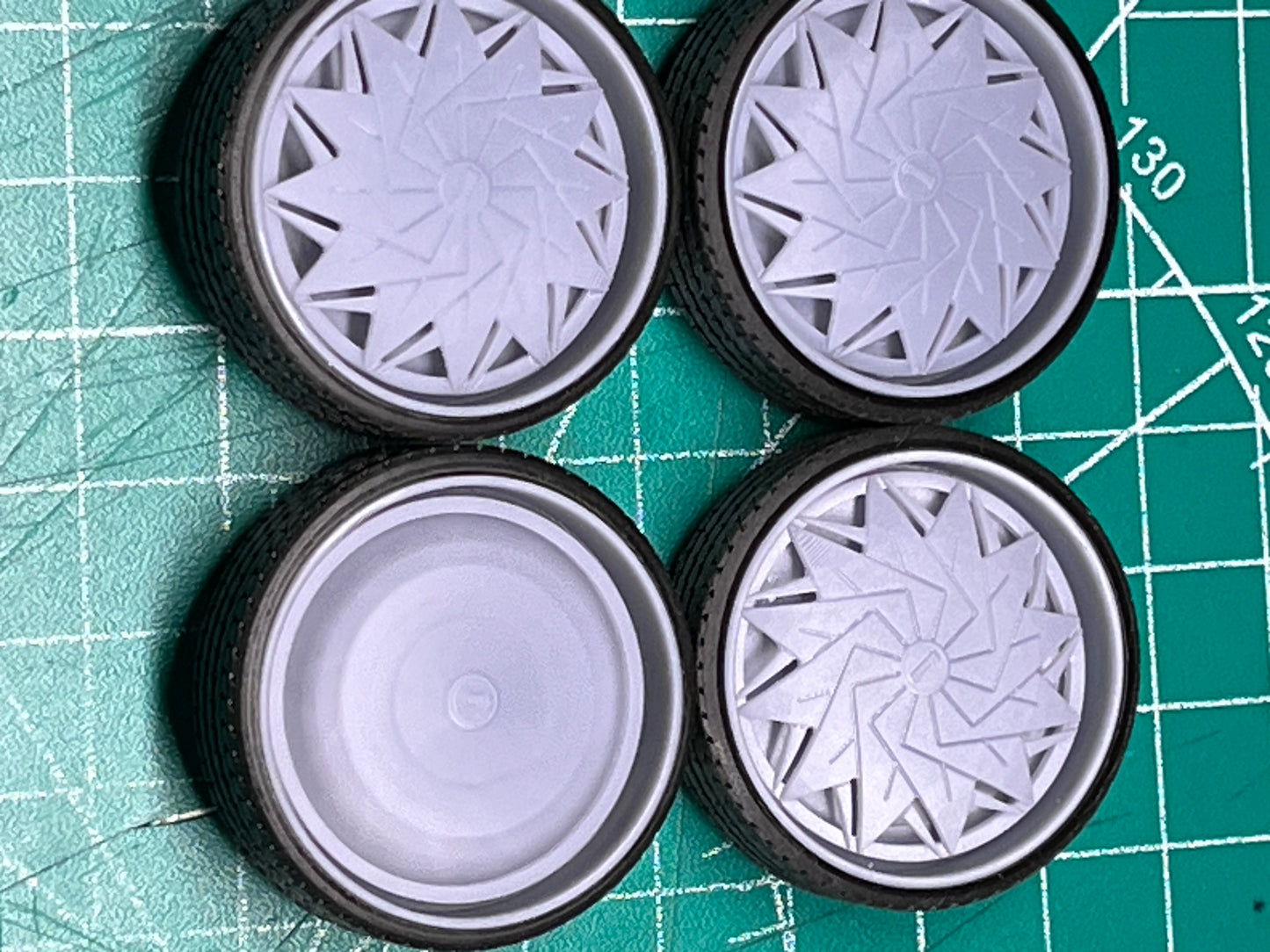 1/25 Scale - DUB "DAZR" Spinner - in 26"-36" Donk, Big Rims, Old Schools, Traditionals, SUV (Copy)