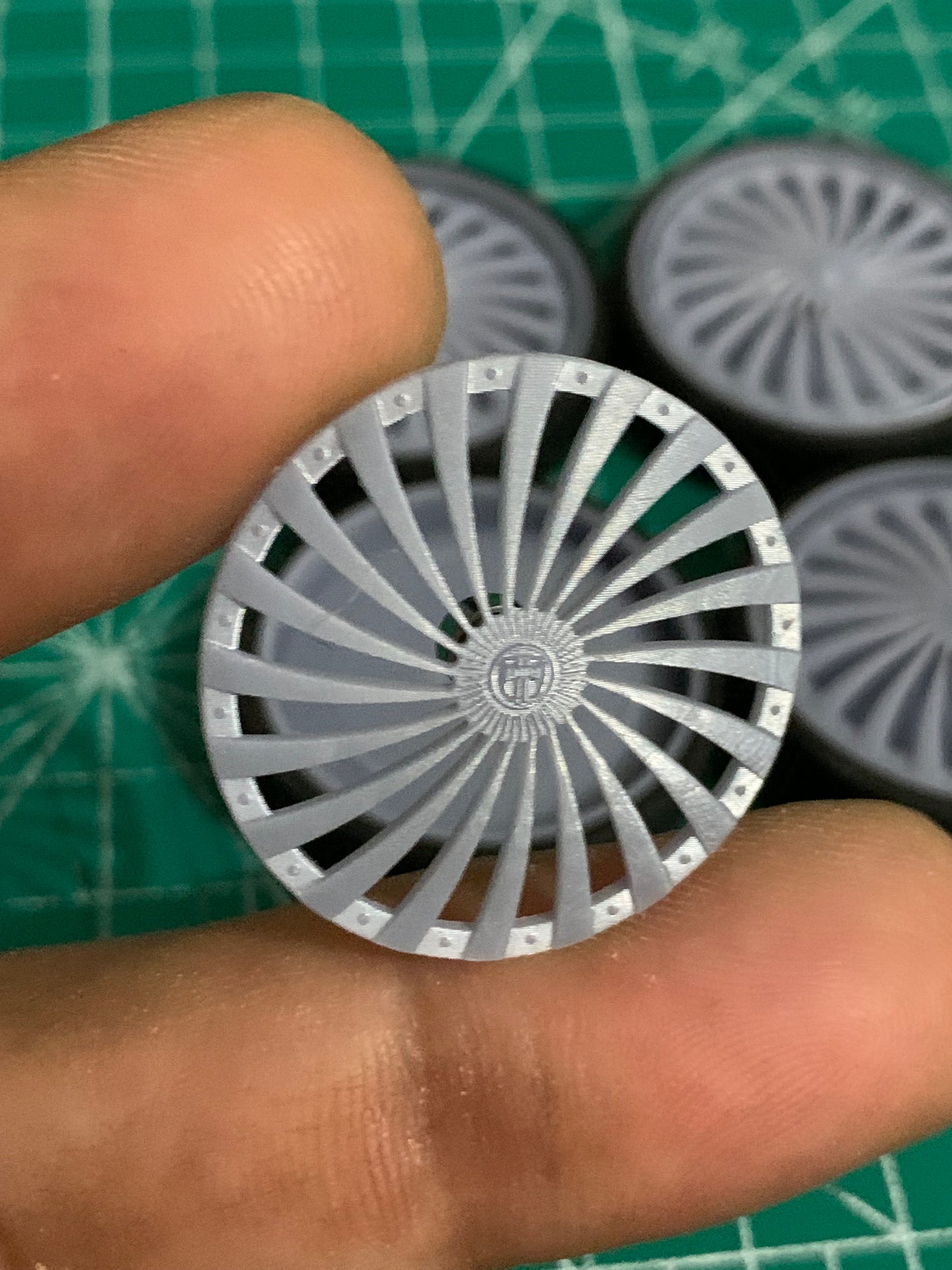 1/25 Scale - DUB "SWYRL" Spinner - in 28"-36" Donk, Big Rims, Box Chevy, G-Body, Trucks, SUV's