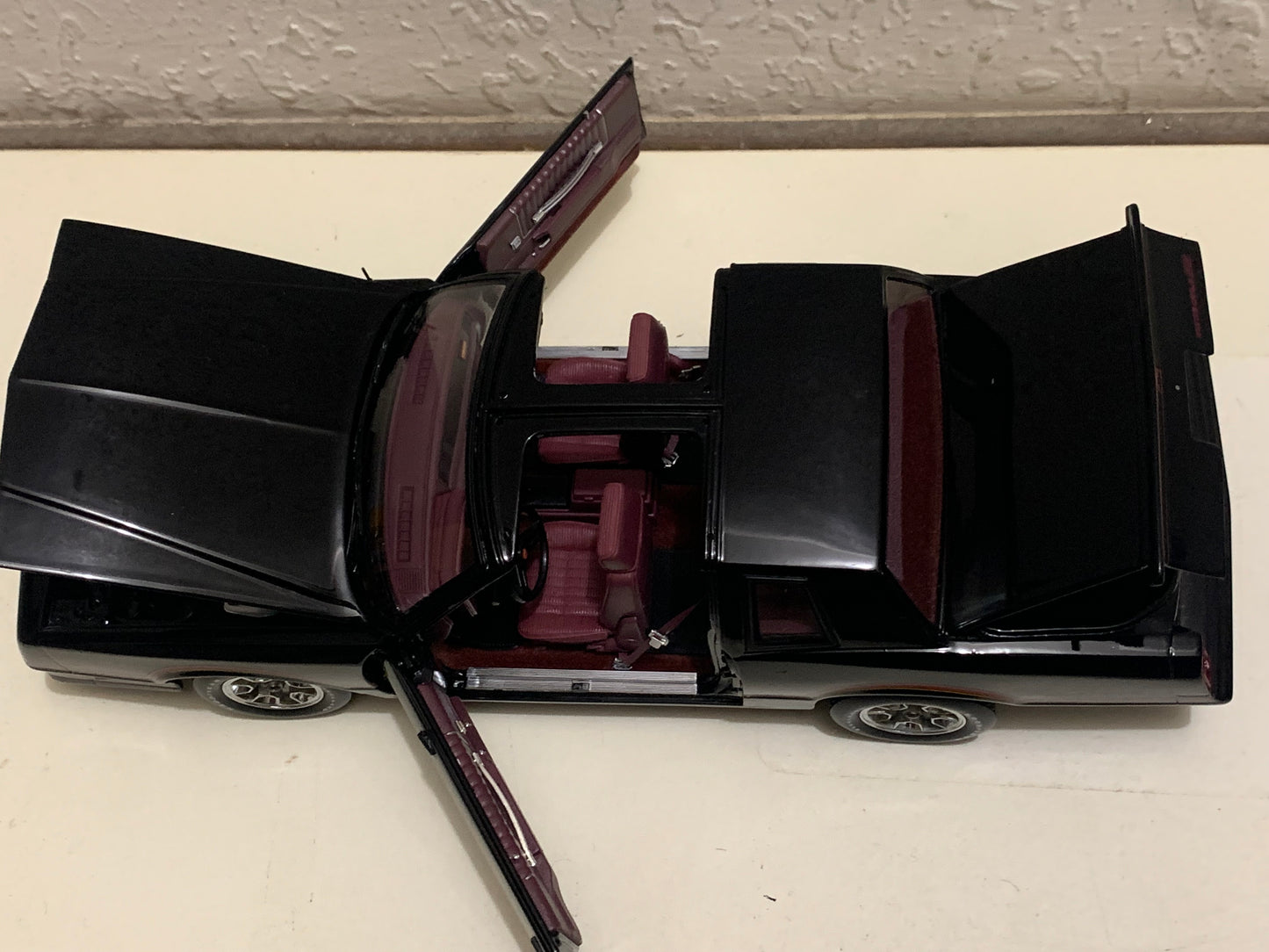 1/18 Scale American Muscle Authentics 1985 Chevy Monte Carlo SS T-Top Diecast Model