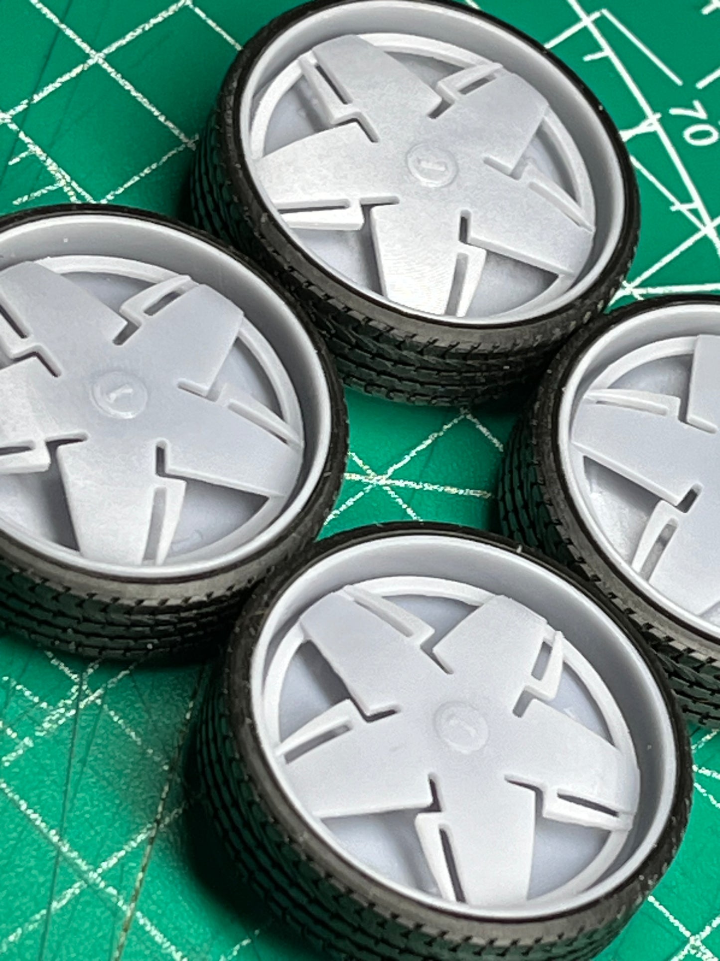 1/25 Scale - DUB "MAZE S809" Spinner - in 26"-36" Donk, Big Rims, Old Schools, Traditionals, SUV