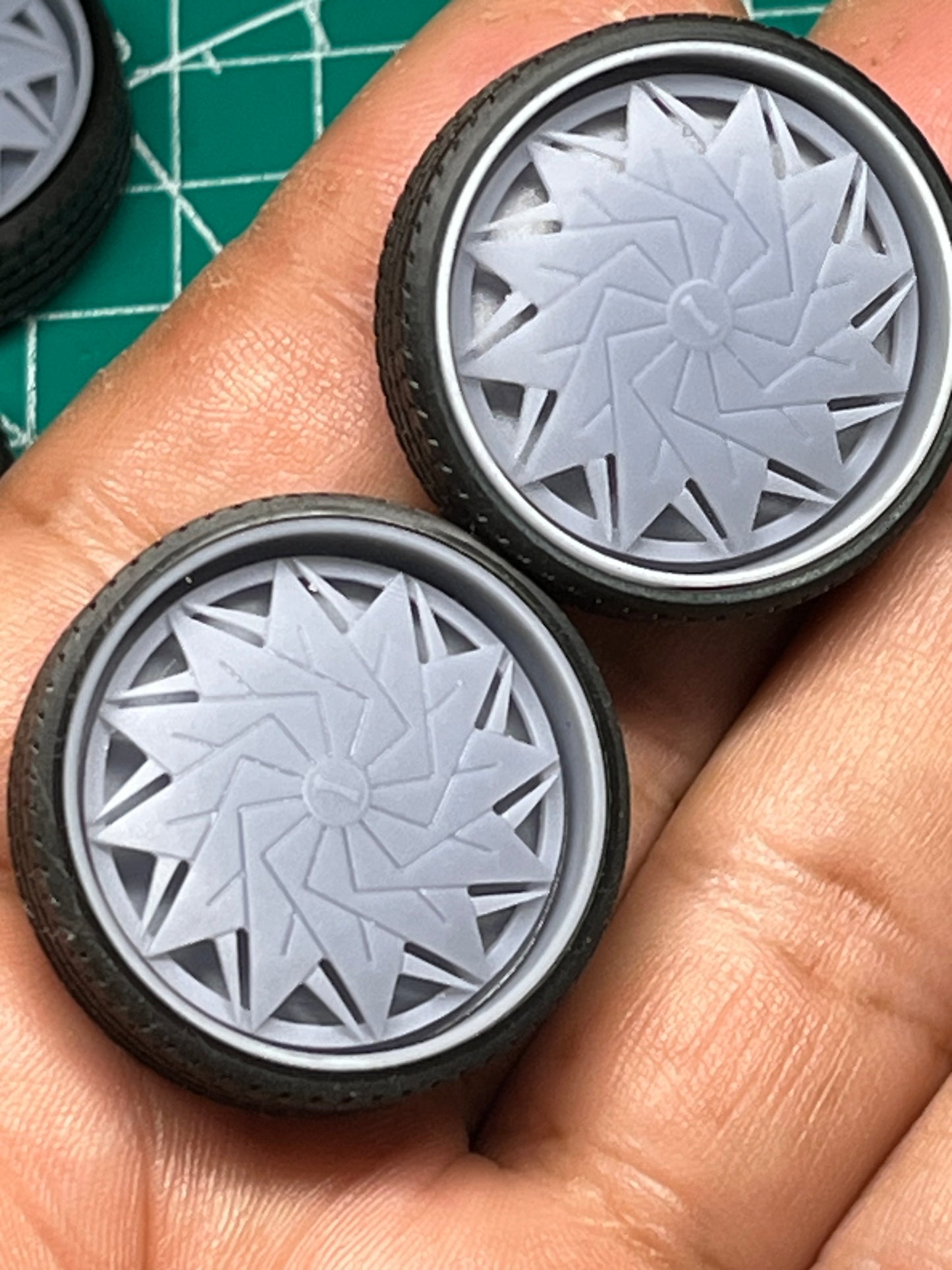 1/25 Scale - DUB "DAZR" Spinner - in 26"-36" Donk, Big Rims, Old Schools, Traditionals, SUV (Copy)