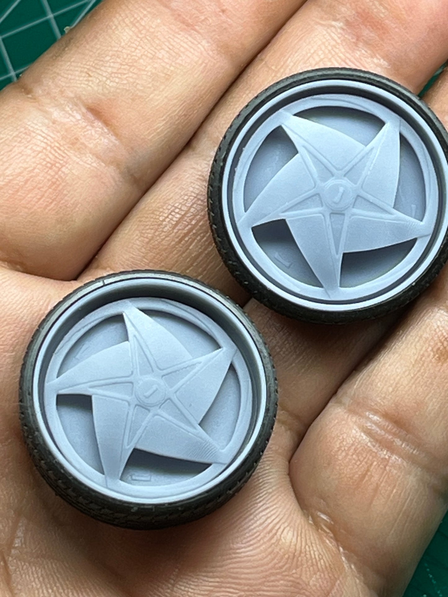 1/25 Scale - DUB "SWERVE" Spinner - in 26"-36" Donk, Big Rims, Old Schools, Traditionals, SUV