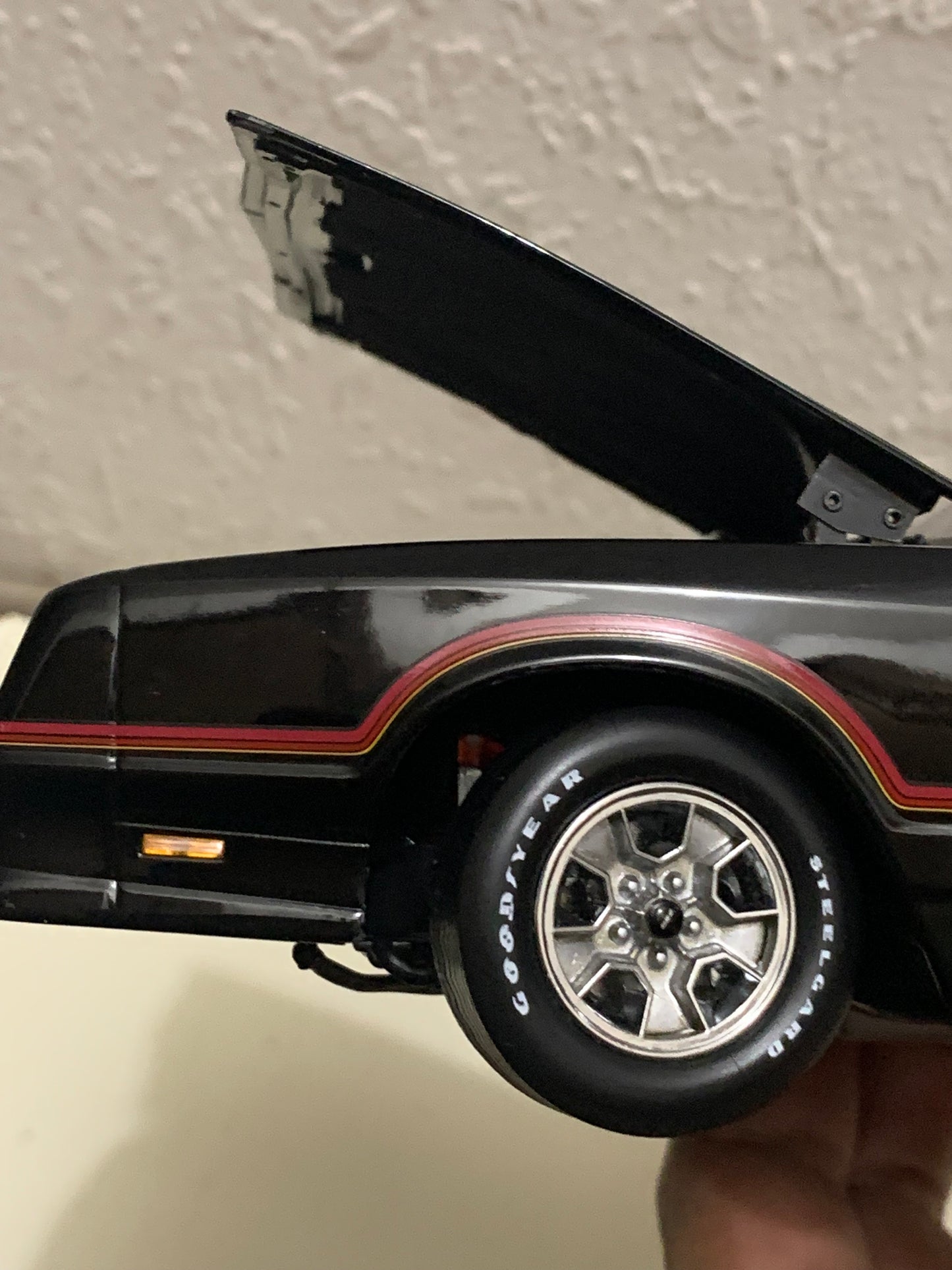 1/18 Scale American Muscle Authentics 1985 Chevy Monte Carlo SS T-Top Diecast Model