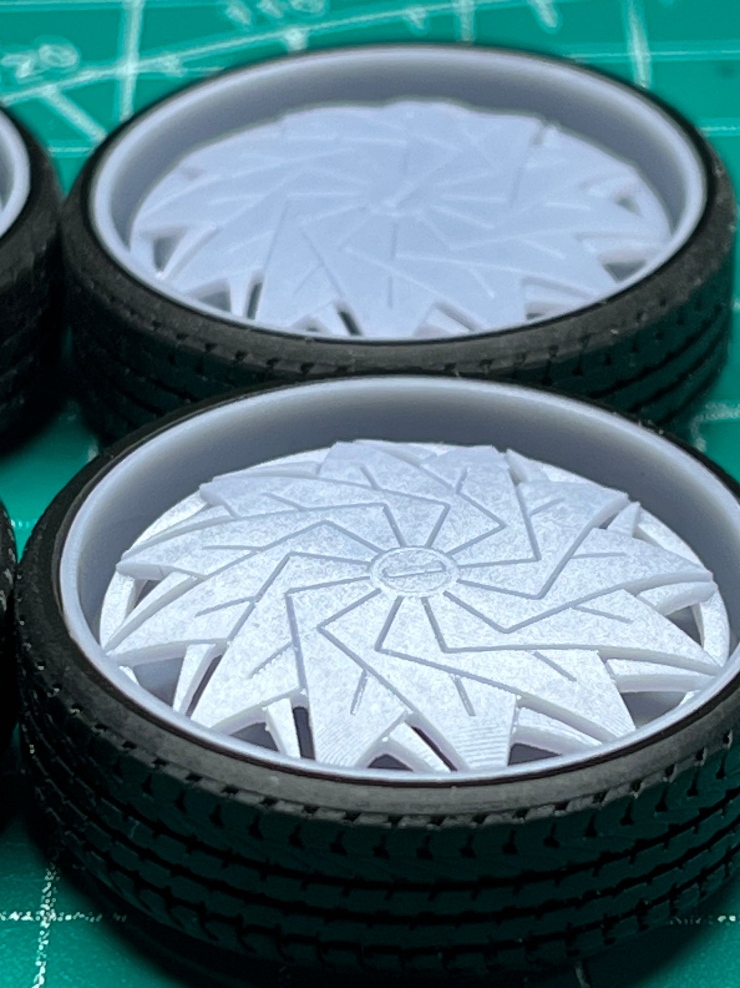 1/25 Scale - DUB "DAZR" Spinner - in 26"-36" Donk, Big Rims, Old Schools, Traditionals, SUV (Copy)