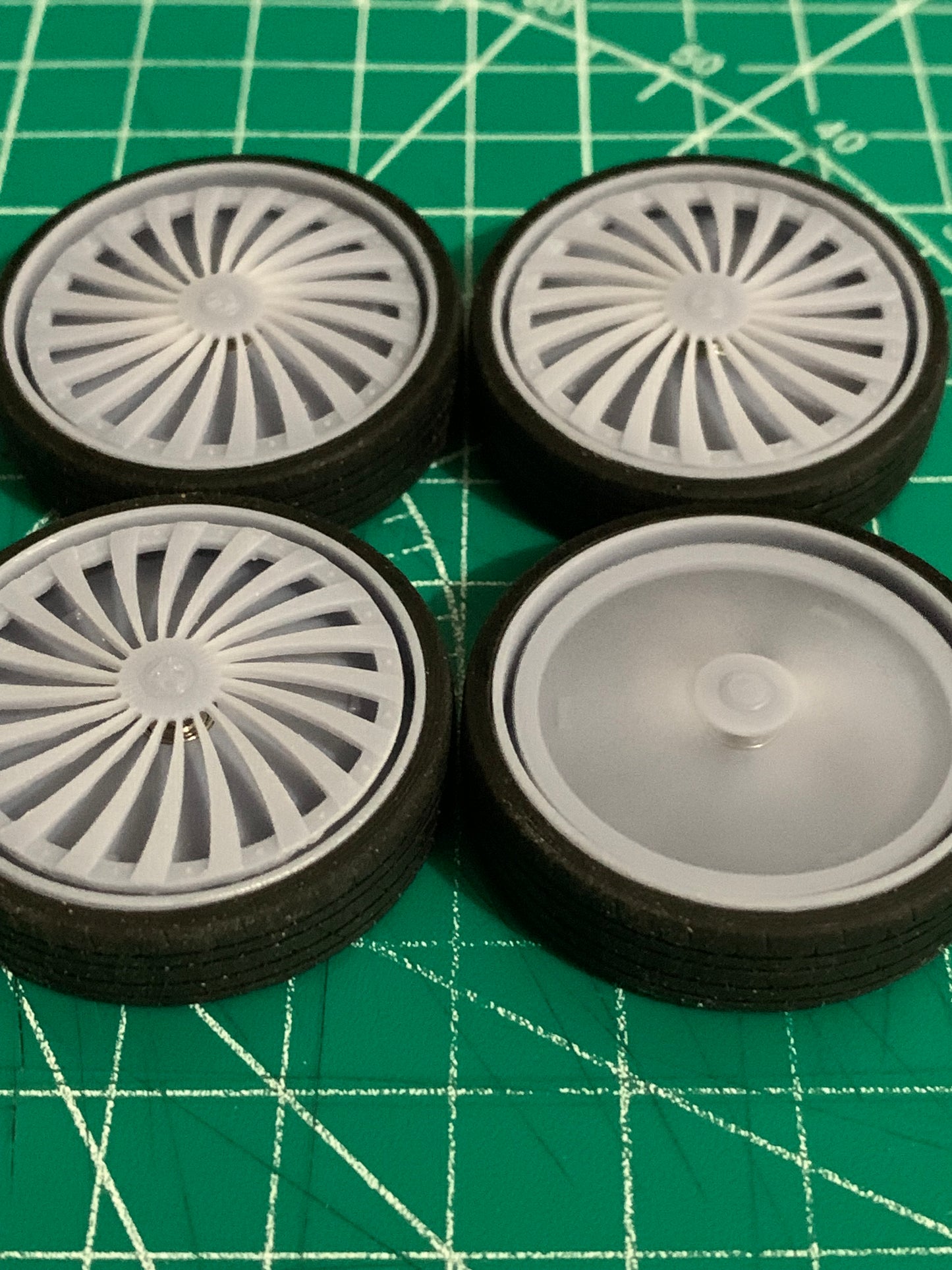 1/25 Scale - DUB "SWYRL" Spinner - in 28"-36" Donk, Big Rims, Box Chevy, G-Body, Trucks, SUV's