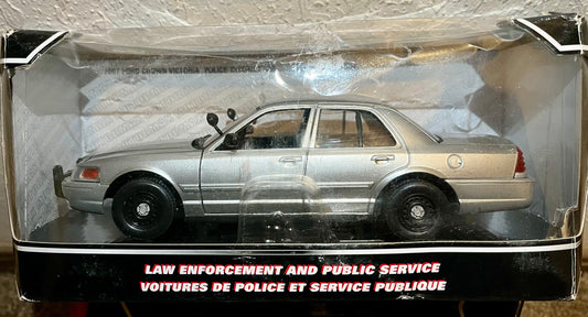 2007 (Silver/Pewter) Ford Crown Vic Police Interceptor MOTOR MAX 1/24 Die-Cast Model