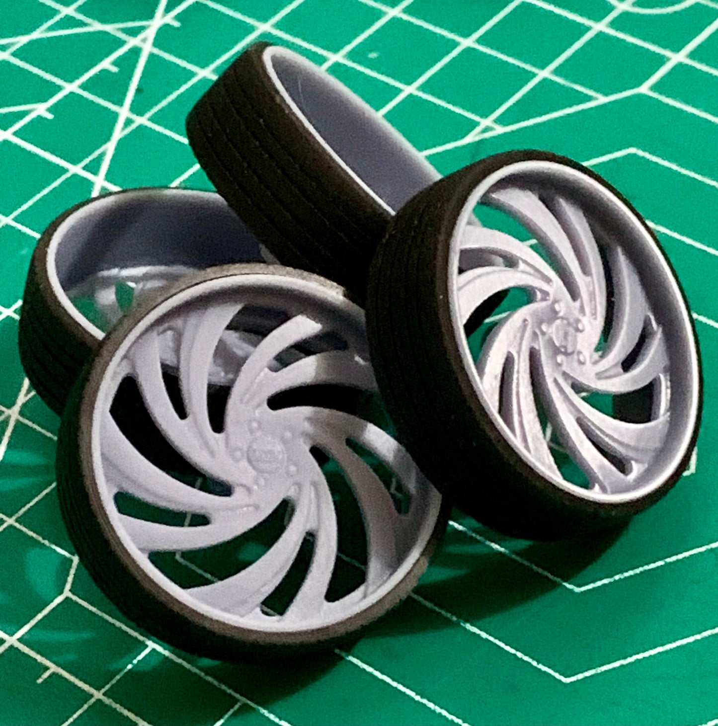 1/25 Scale - MTW TWISTED - in 26"-36" Donk, Big Rims, Old Schools, Traditionals, SUV