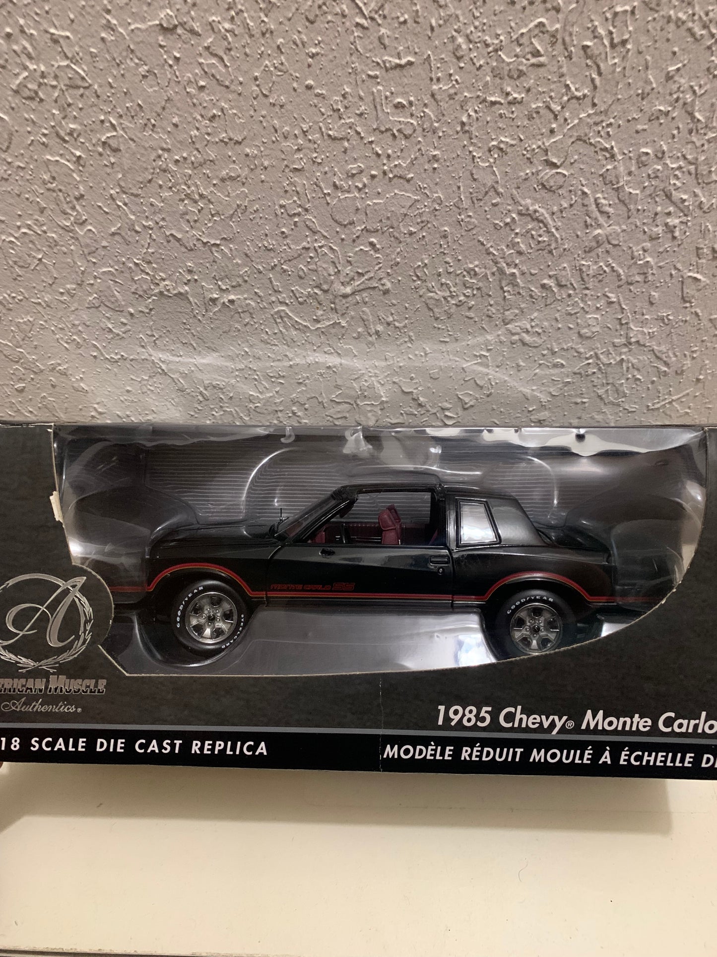 1/18 Scale American Muscle Authentics 1985 Chevy Monte Carlo SS T-Top Diecast Model