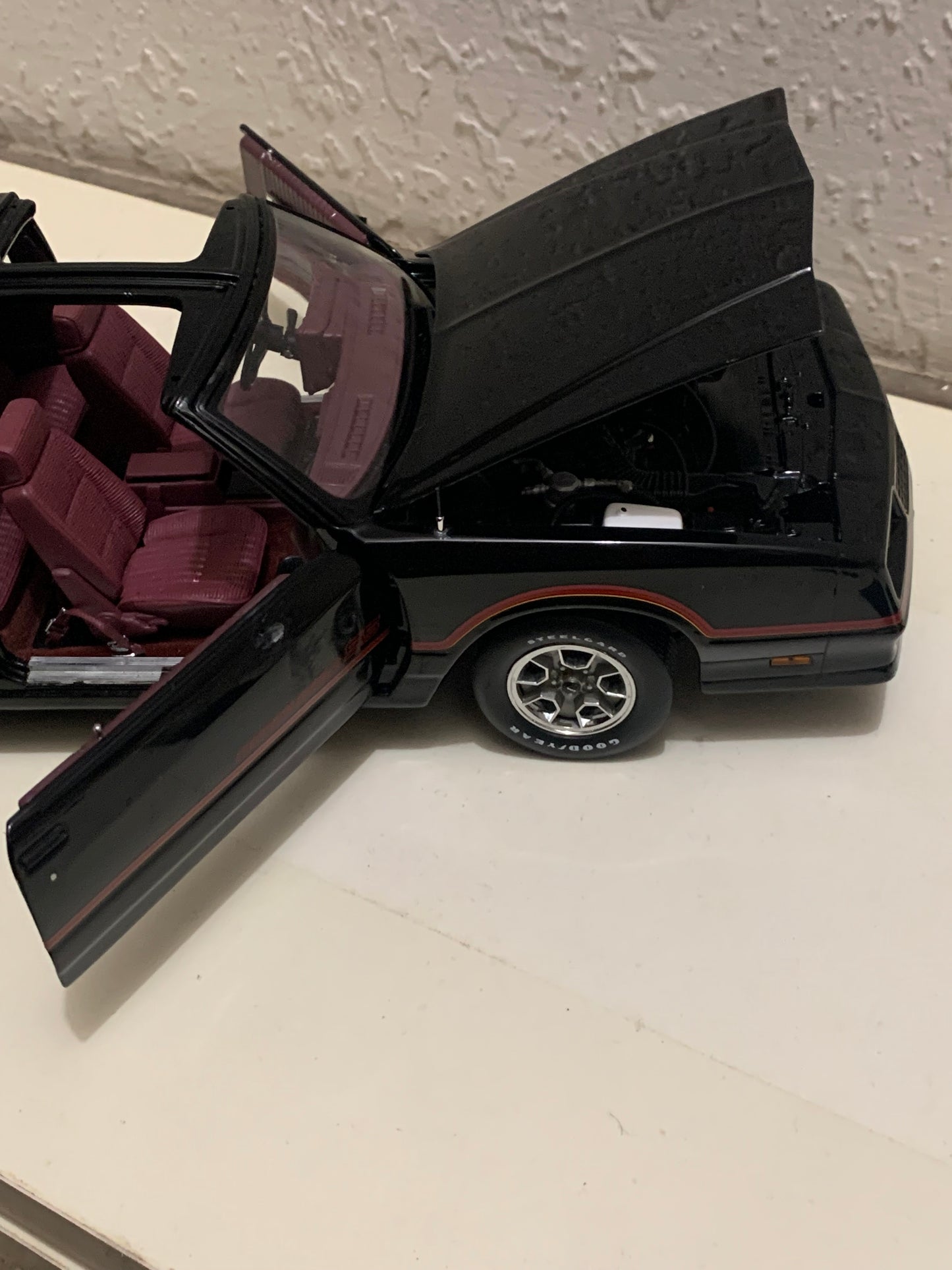 1/18 Scale American Muscle Authentics 1985 Chevy Monte Carlo SS T-Top Diecast Model