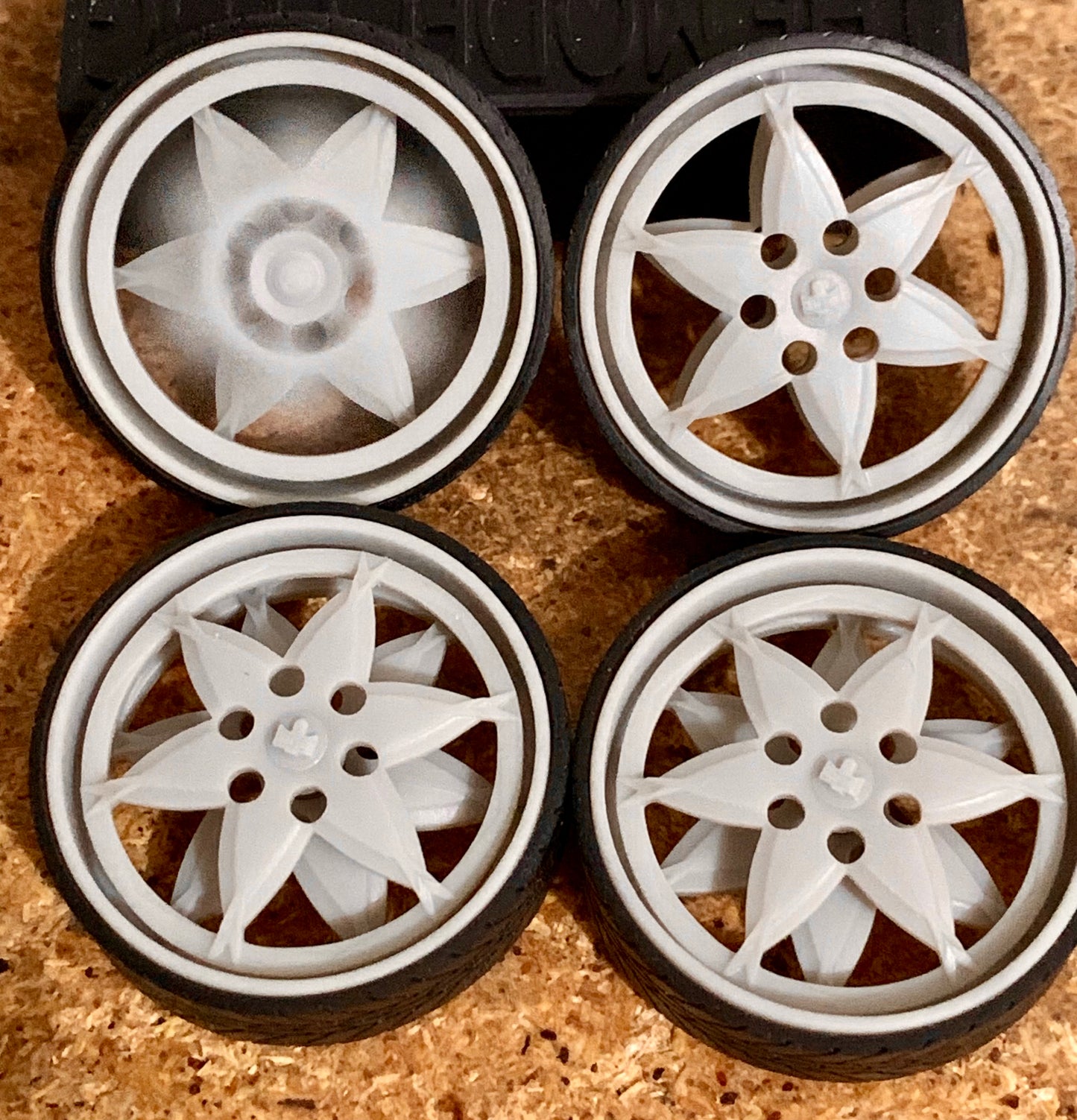 1/25 Scale - TMP Custom Spinner w/ DUB cap - in 28"-30" Donk, Big Rims, Box Chevy, G-Body
