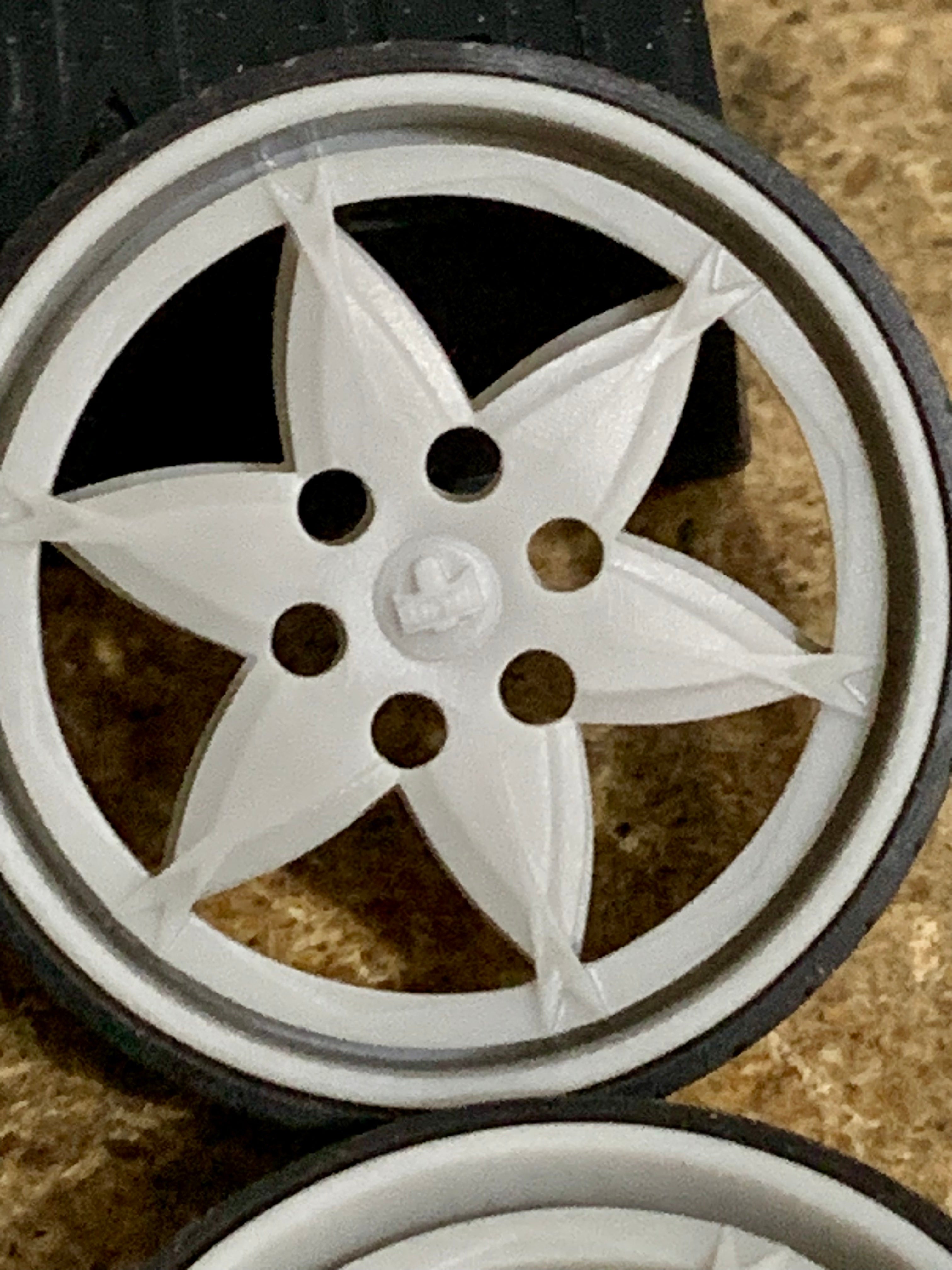 1/25 Scale - TMP Custom Spinner w/ DUB cap - in 28