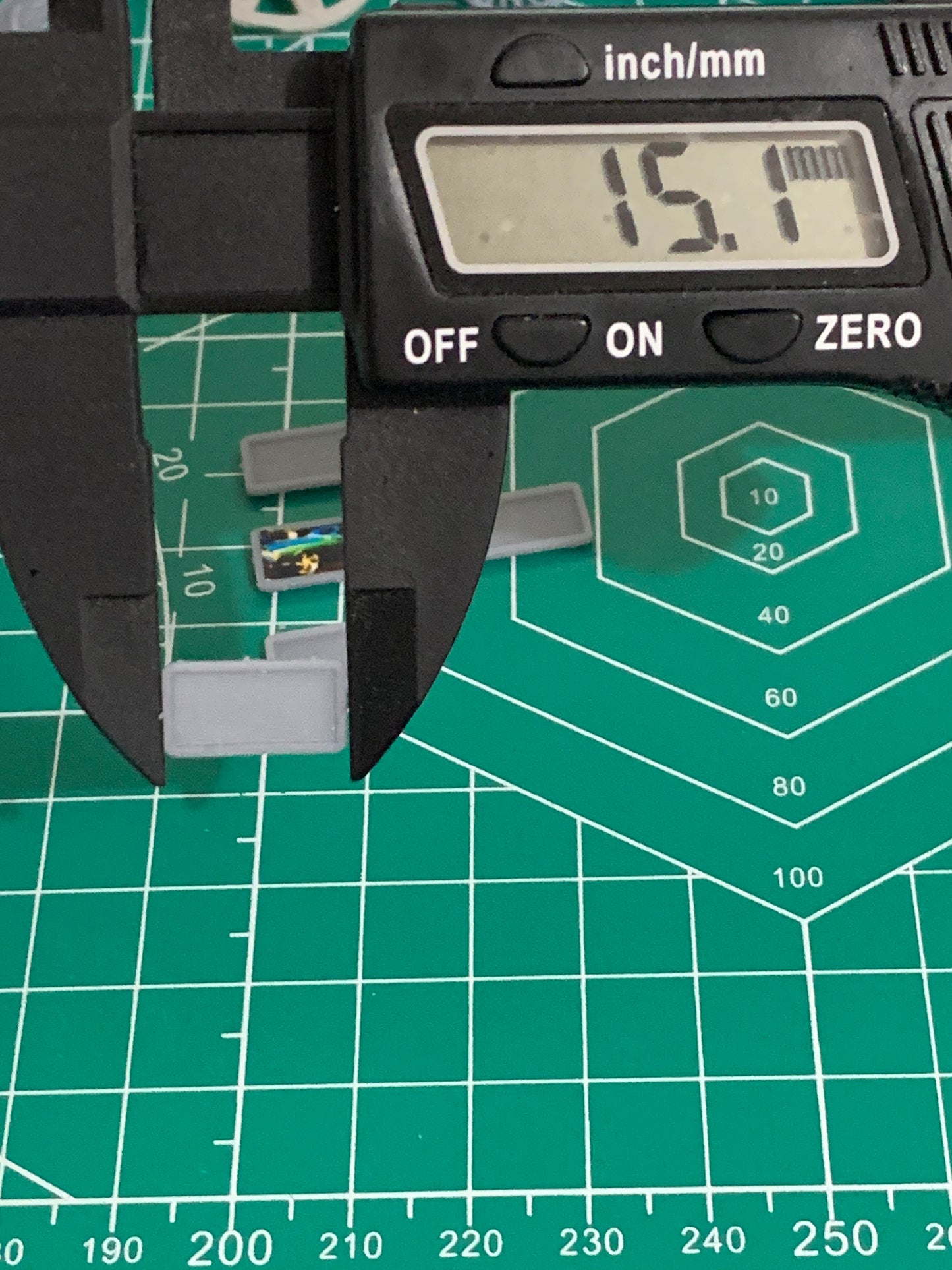 1/25 Scale - TMP 13.5" Universal Mount Screens
