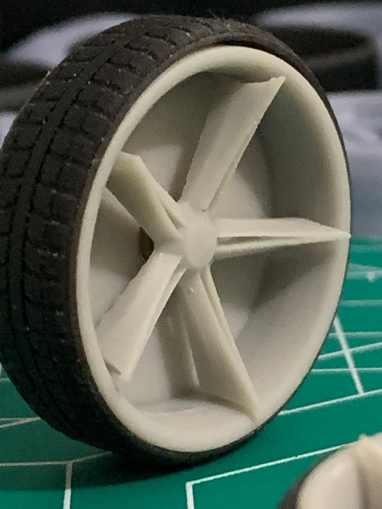 1/25 Scale - FOOSE LUSSO Spinner - in 28"-30" Donk, Big Rims, Box Chevy, G-Body