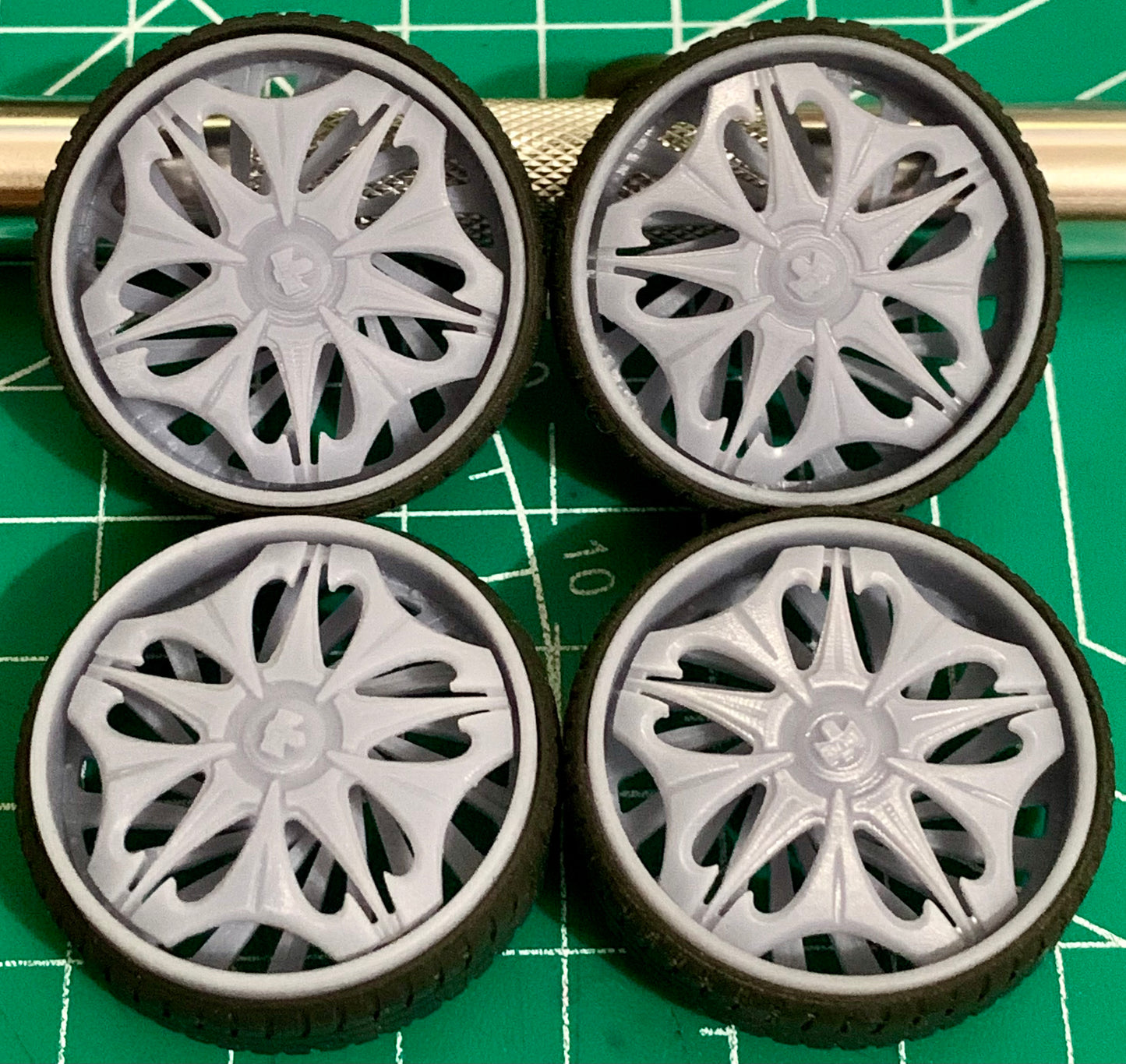 1/25 Scale - DUB SPIKE Spinner - in 28"-30" Donk, Big Rims, Box Chevy, G-Body