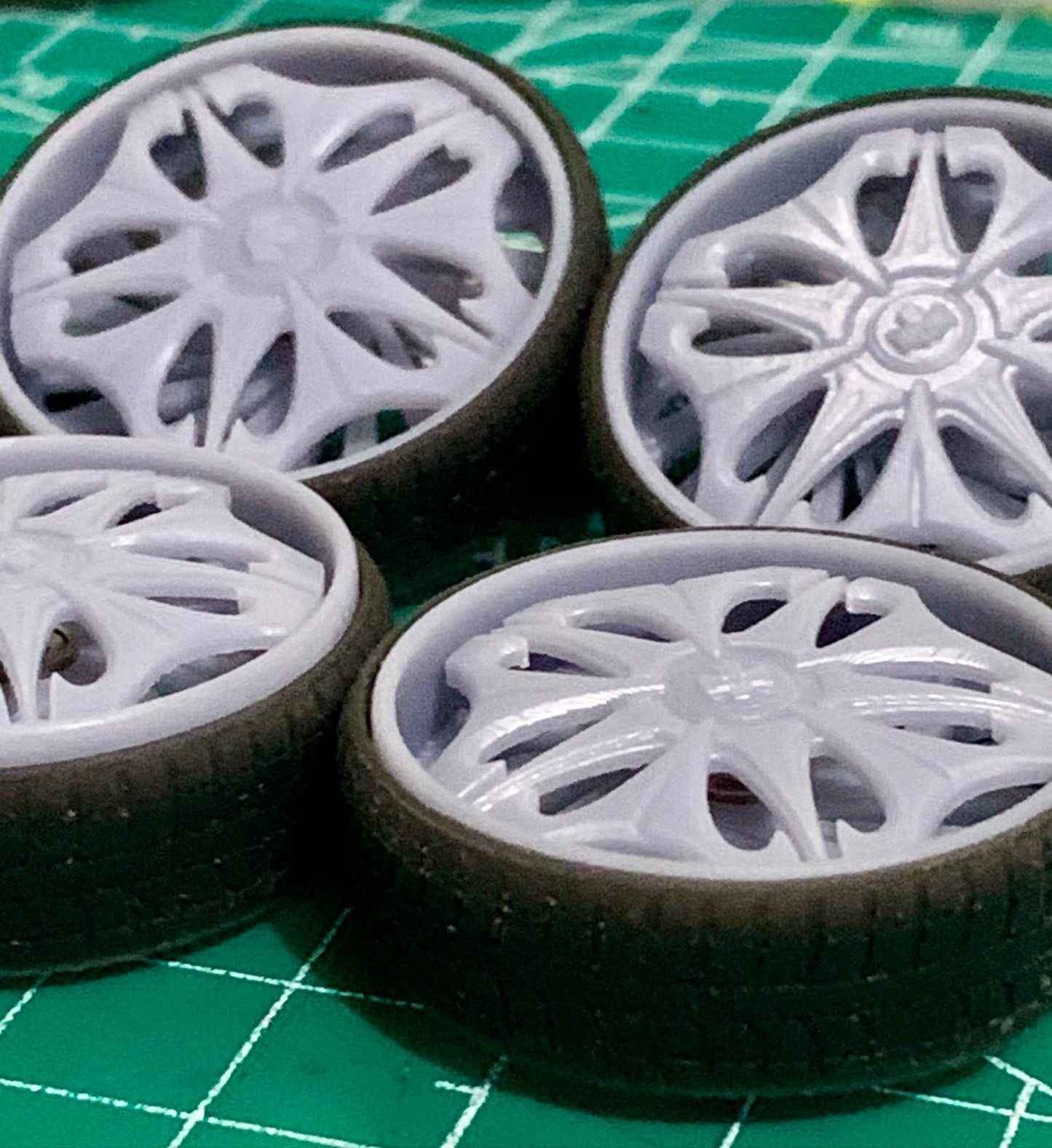1/25 Scale - DUB SPIKE Spinner - in 28"-30" Donk, Big Rims, Box Chevy, G-Body
