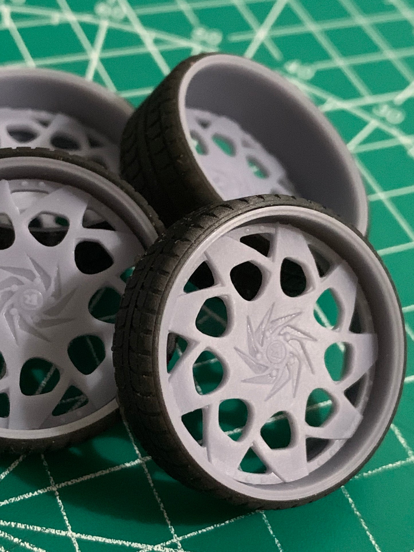 1/25 Scale - RUCC! FETTI (5lug) - in 26"-36" Donk, Big Rims, Box Chevy, G-Body