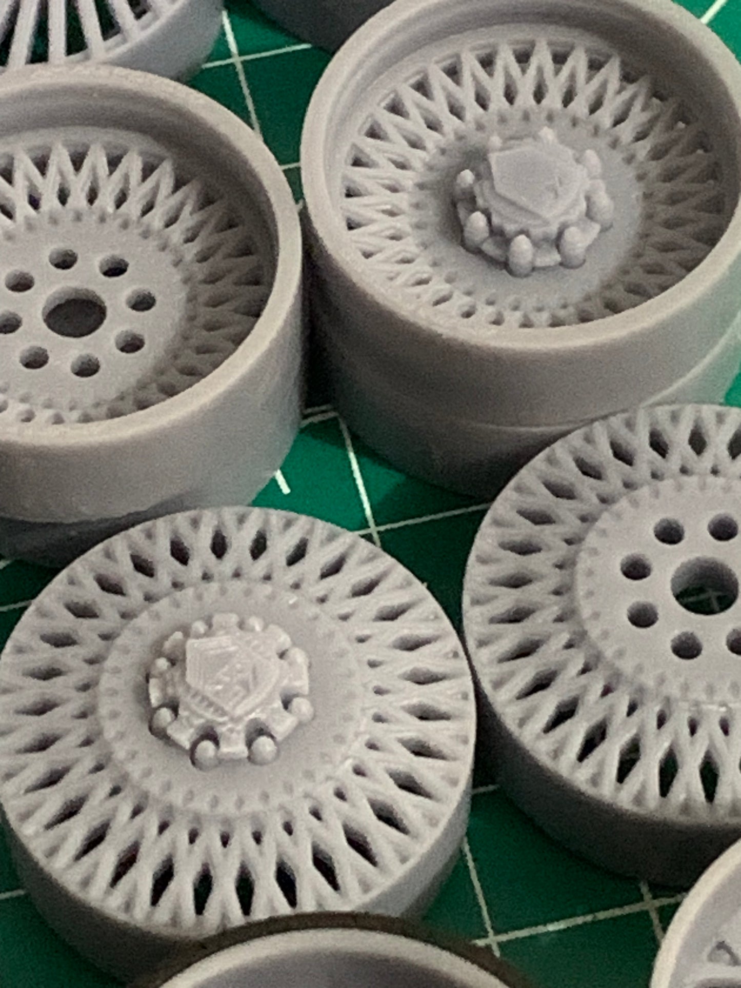 1/25 Scale - AMANI CHILE V2 in 26"-32" (Multi-Piece) Dually Truck Rims