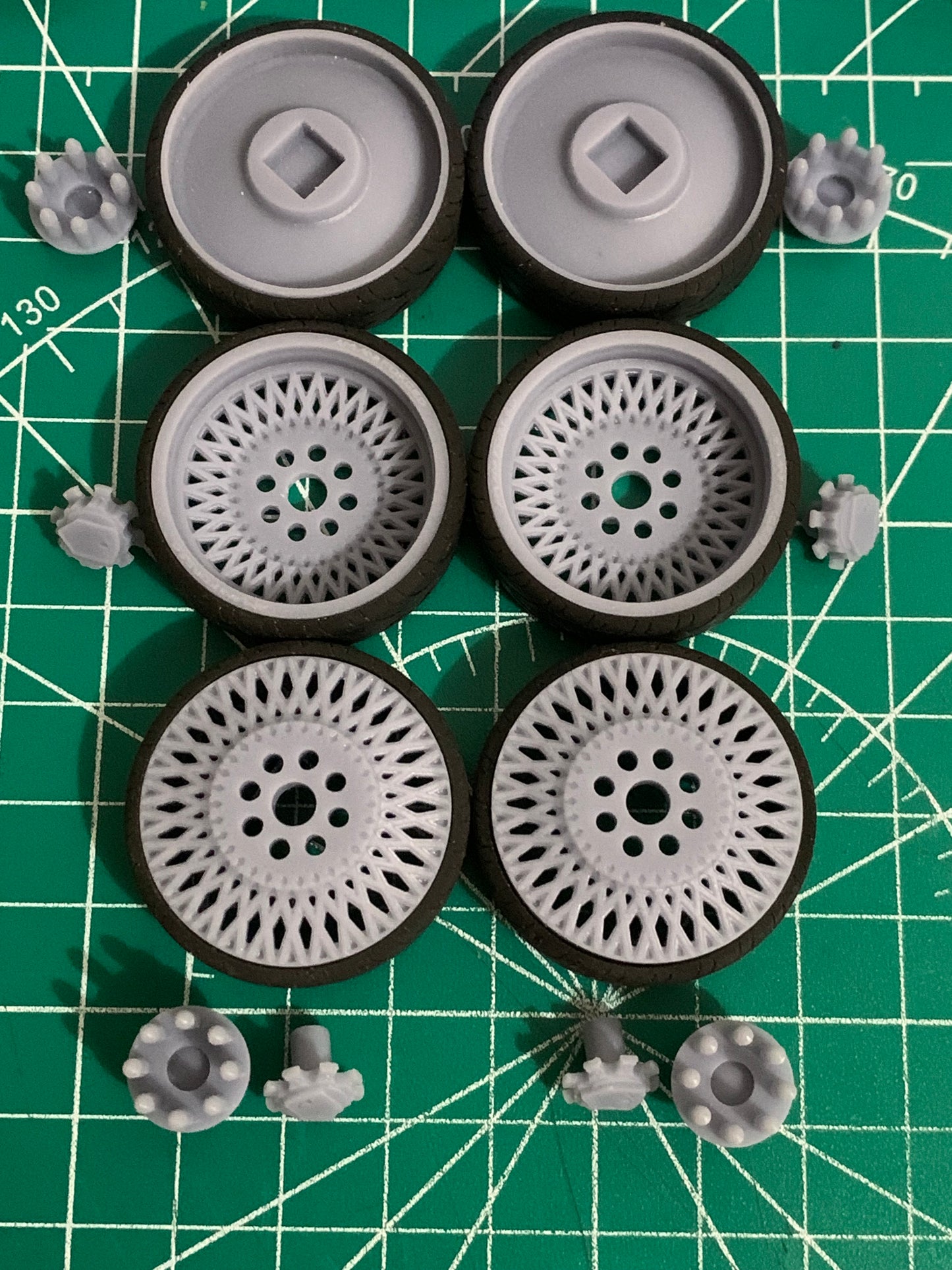 1/25 Scale - AMANI CHILE V2 in 26"-32" (Multi-Piece) Dually Truck Rims