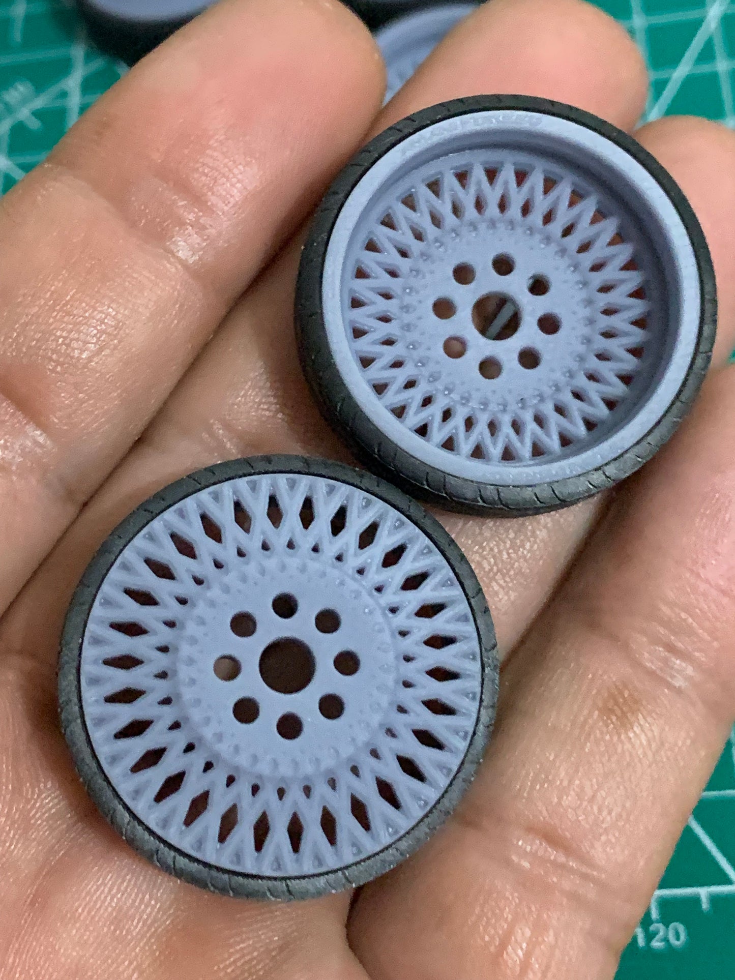 1/25 Scale - AMANI CHILE V2 in 26"-32" (Multi-Piece) Dually Truck Rims