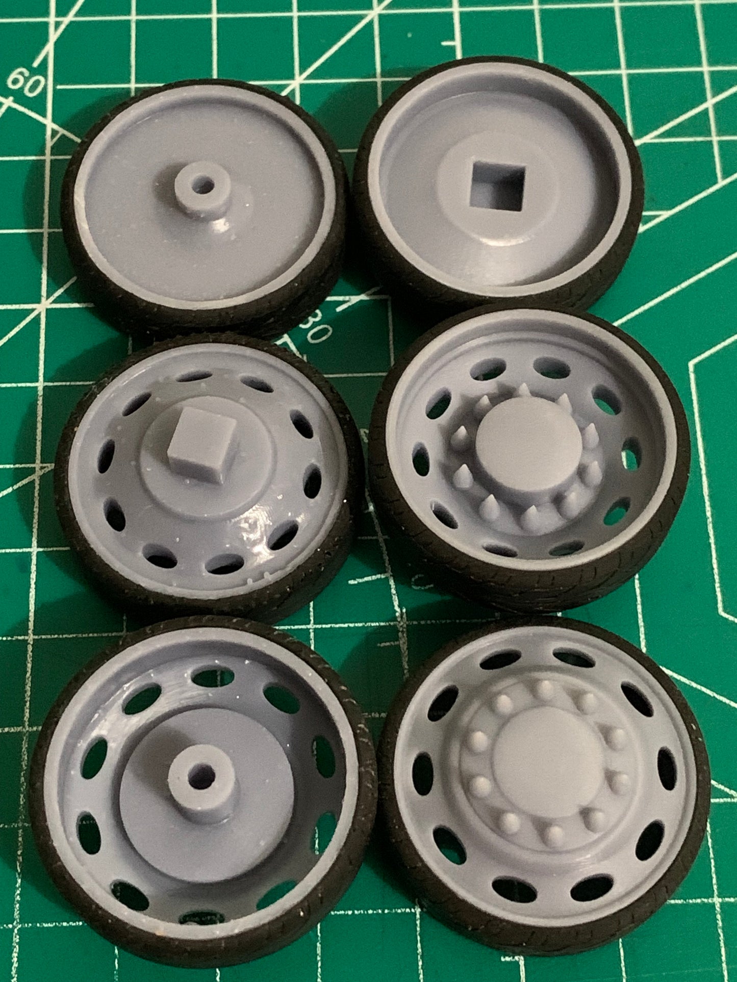 1/25 Scale - PETERBILT STYLE DUALLY in 26"-32" Dually Truck Rims