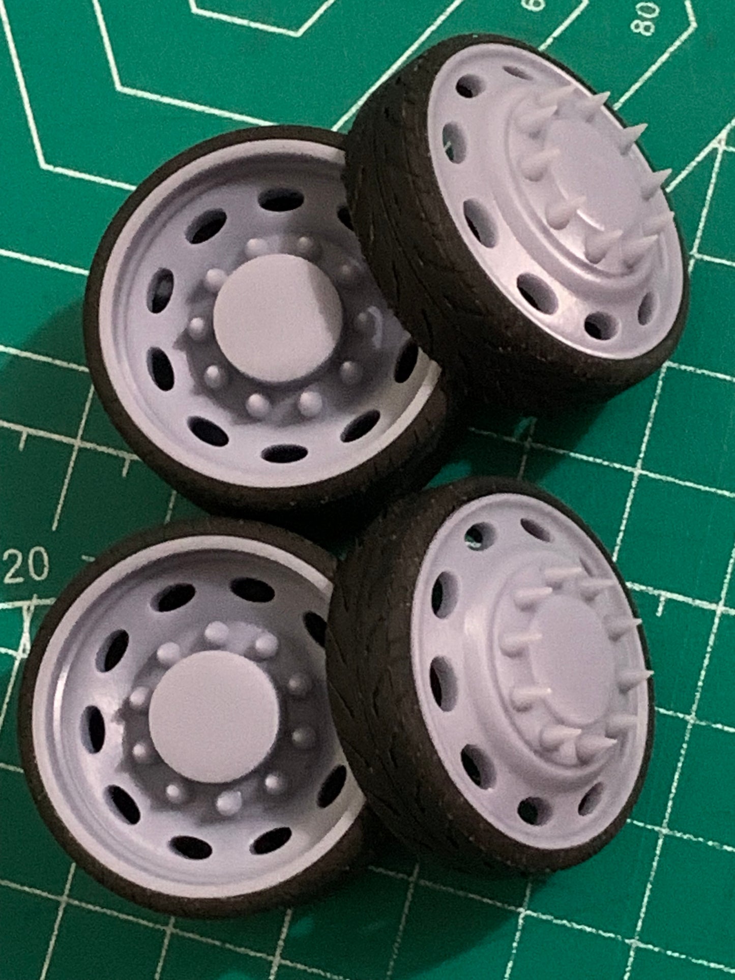1/25 Scale - PETERBILT STYLE DUALLY in 26"-32" Dually Truck Rims
