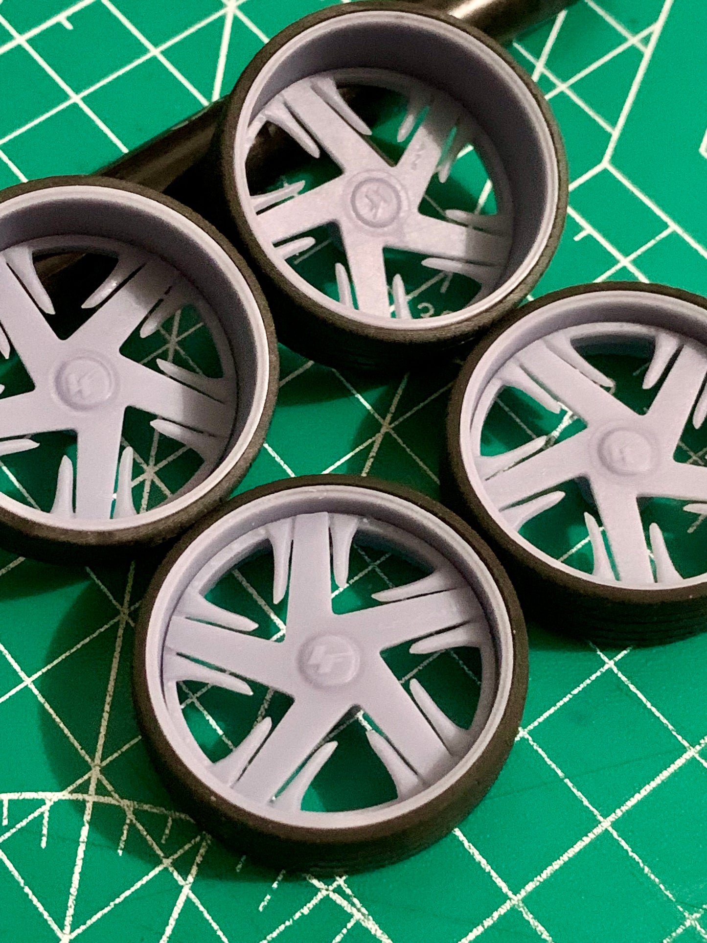 1/25 Scale - LEXANI LF800 STILLETO - in 26"-36" Donk, Big Rims, Box Chevy, G-Body