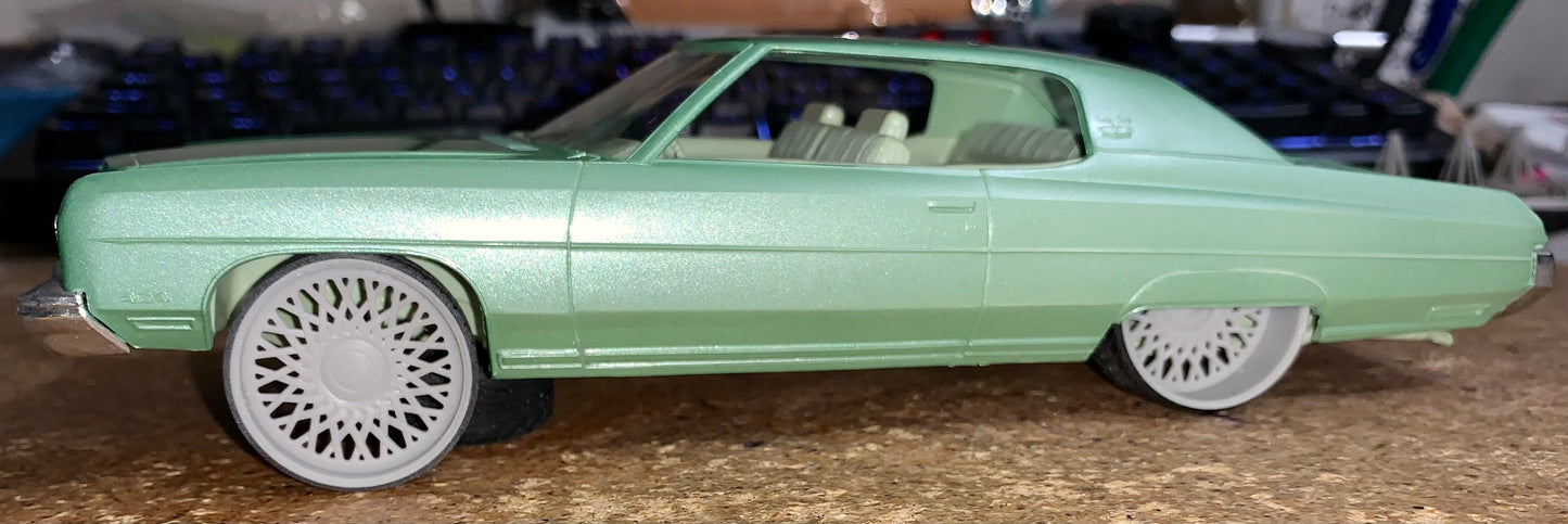 1/25 Scale - TMP D072 Forgi Tessuto in 26"-30" Donk, Box, Bubble, Caprice, Impala
