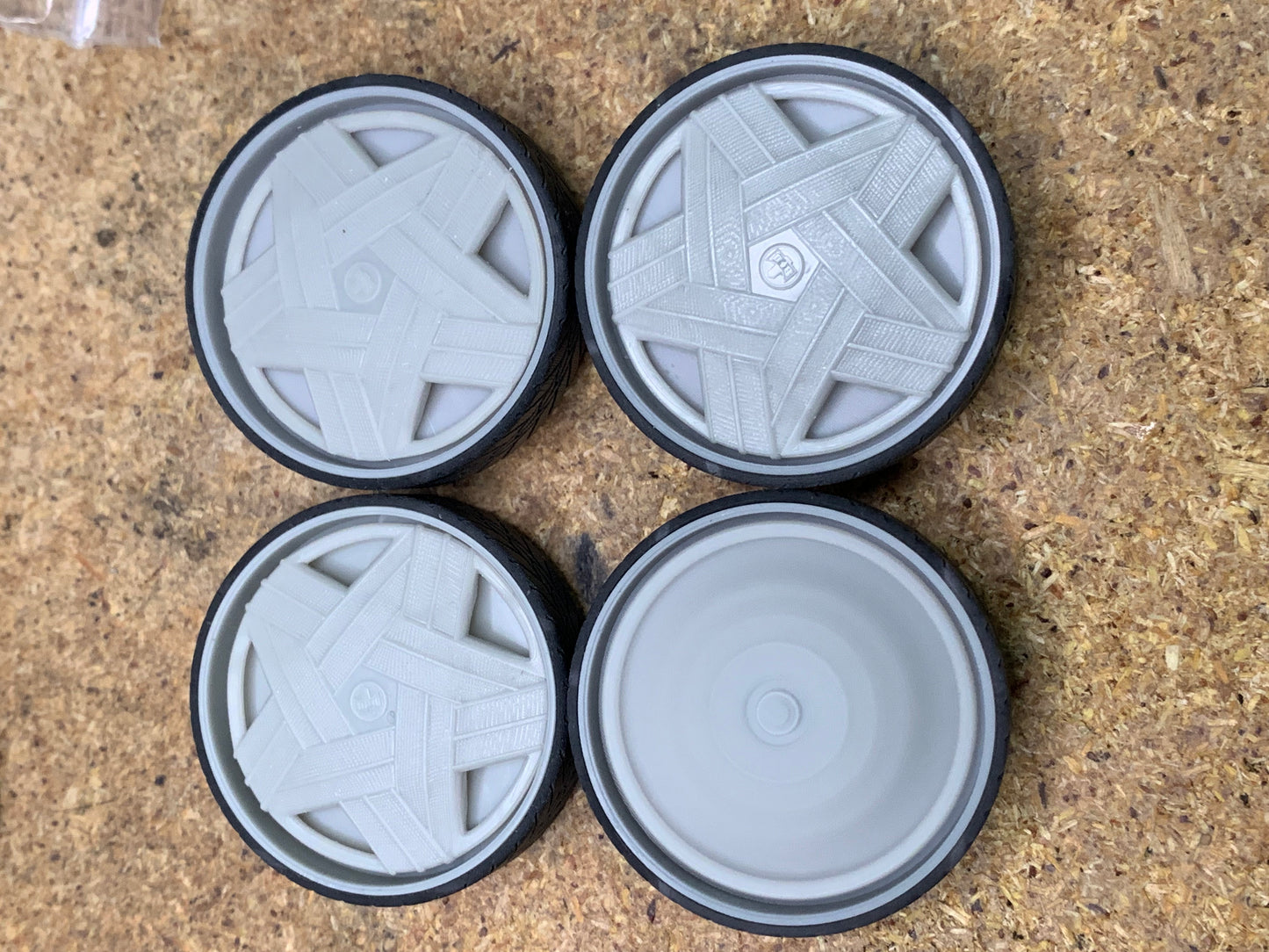 1/25 Scale - DUB Crown Spinner/Floater in 28"-36", Donks, Big Rim, Old School, Traditionals