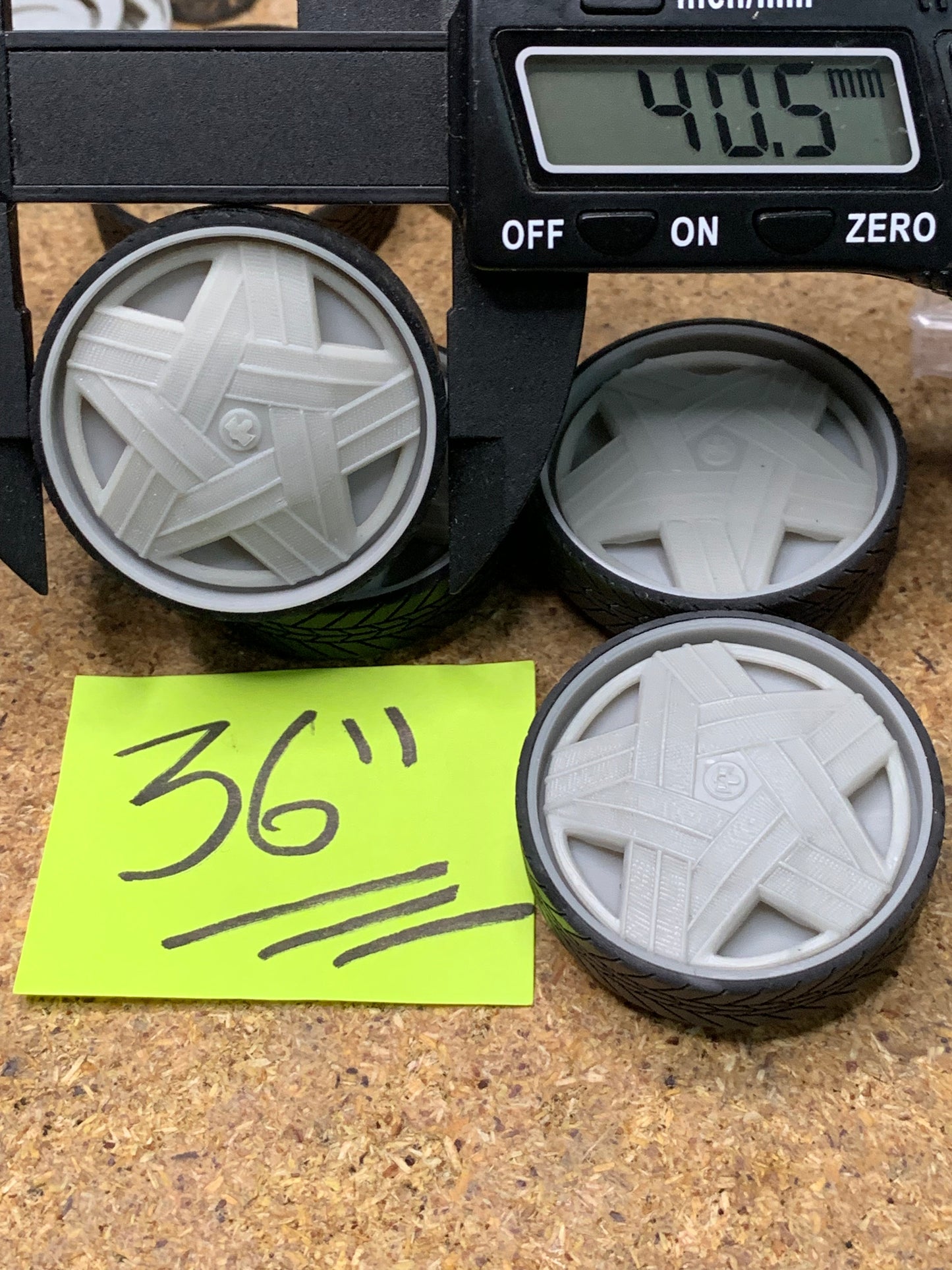 1/25 Scale - DUB Crown Spinner/Floater in 28"-36", Donks, Big Rim, Old School, Traditionals