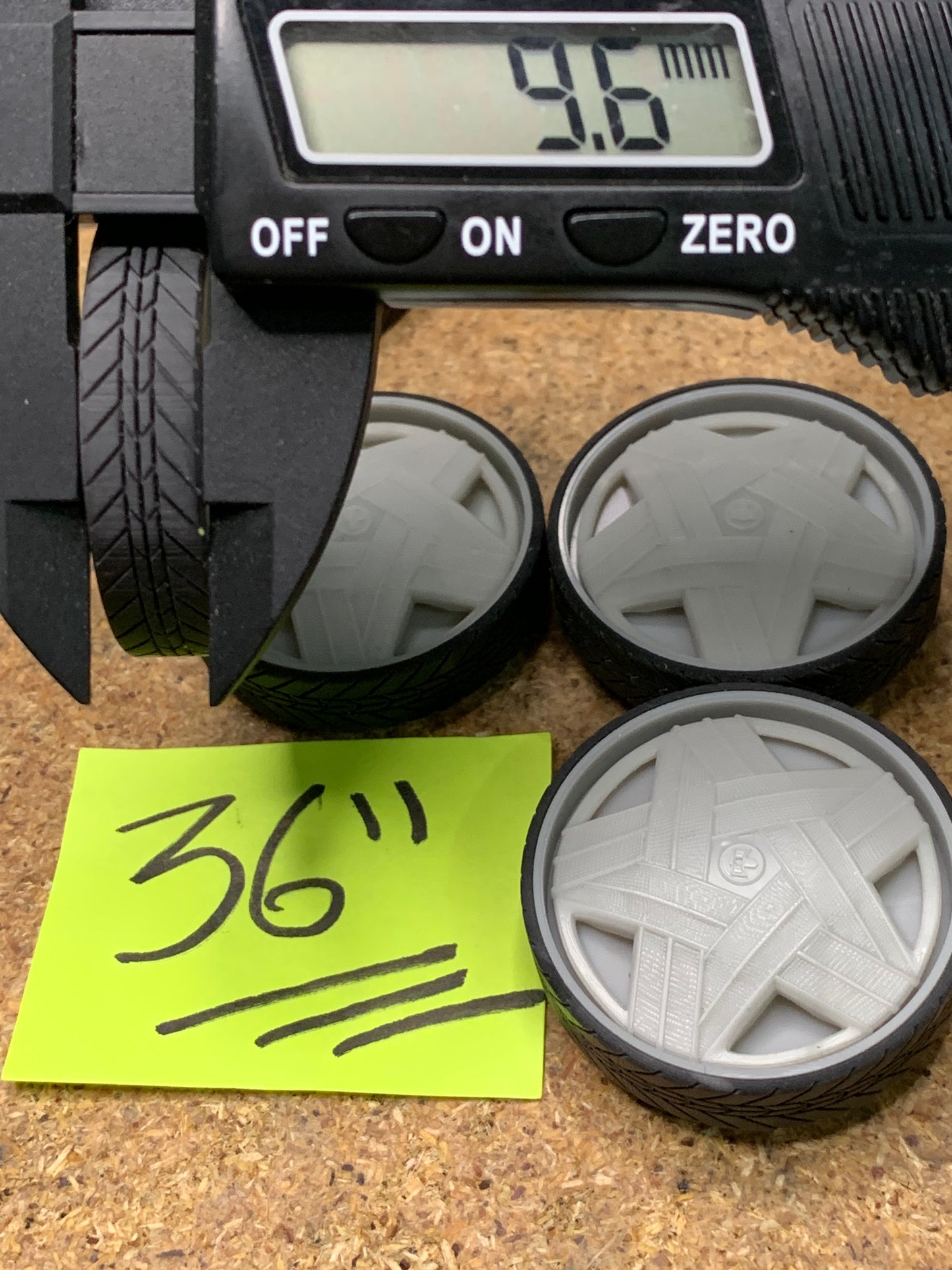 1/25 Scale - DUB Crown Spinner/Floater in 28"-36", Donks, Big Rim, Old School, Traditionals